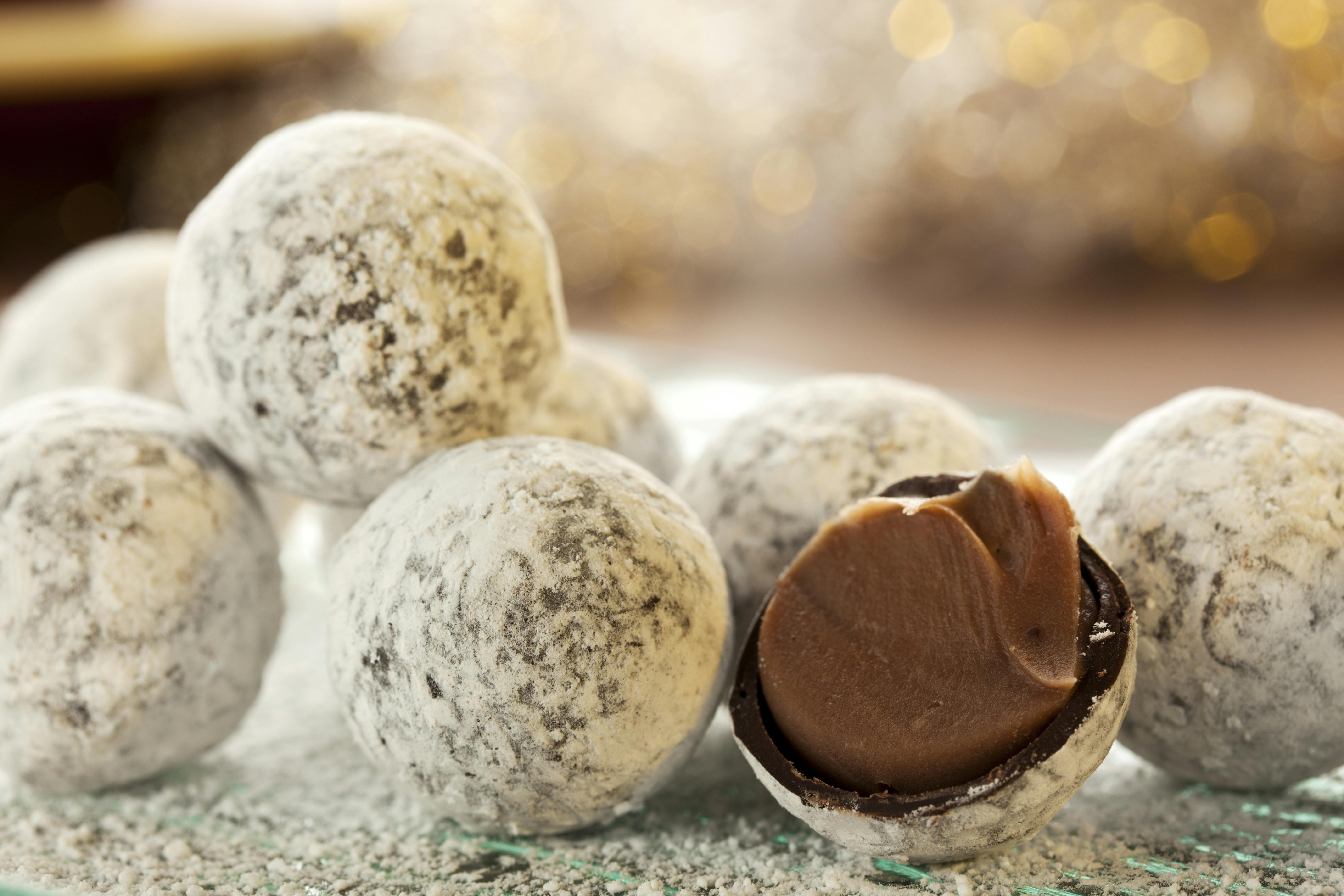 fyldt chokolade med flormelis og karamel