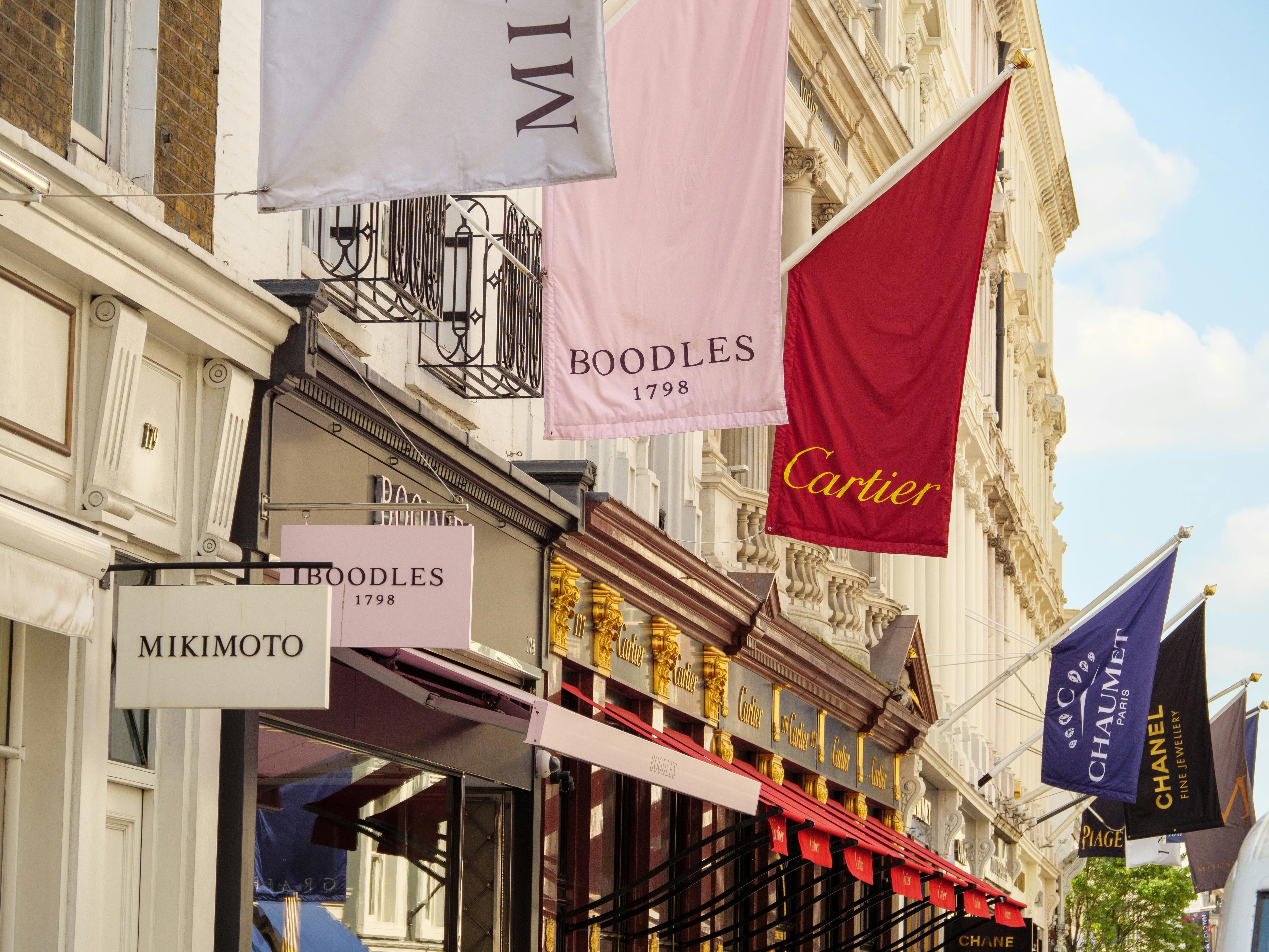 Bond Street, London, shoppinggade med luksusmærker.