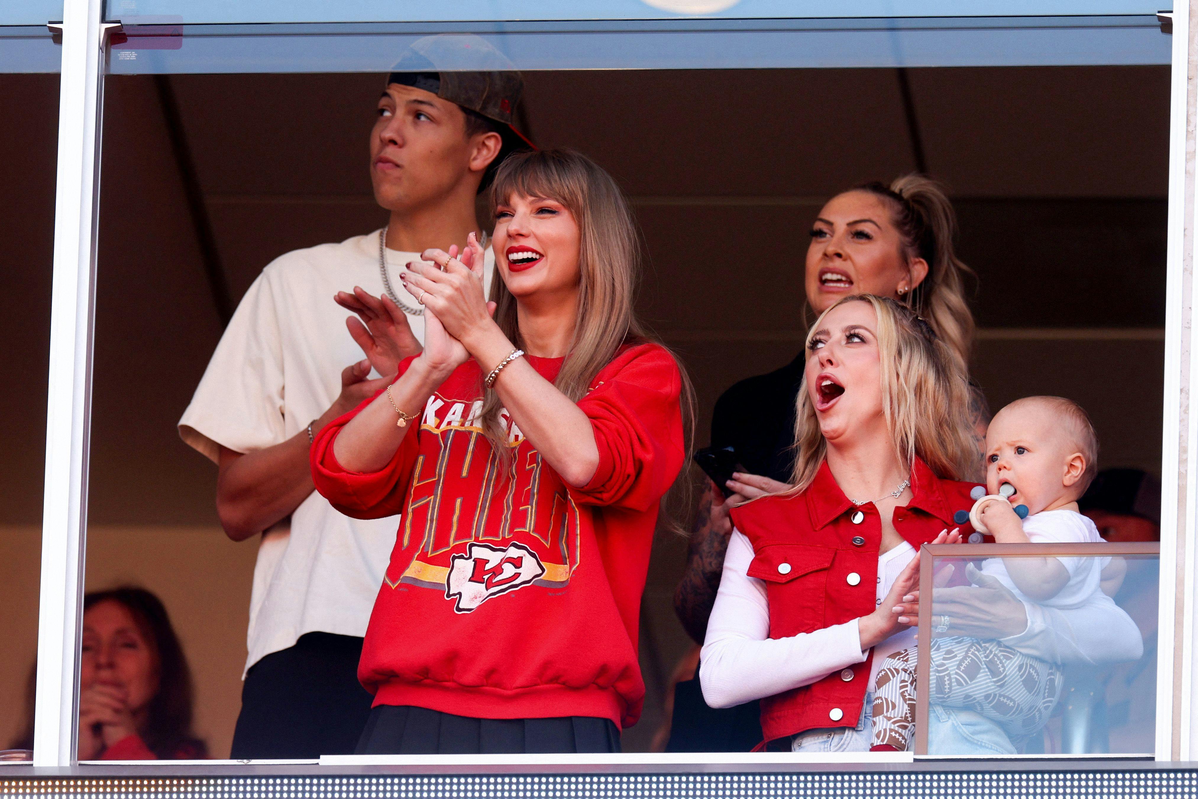 Taylor Swift and Brittany Mahomes react during a game between the Los Angeles Chargers and Kansas City Chiefs at GEHA Field at Arrowhead Stadium on October 22, 2023 in Kansas City, Missouri. Jamie Squire/Getty Images/AFP (Photo by JAMIE SQUIRE / GETTY IMAGES NORTH AMERICA / Getty Images via AFP)