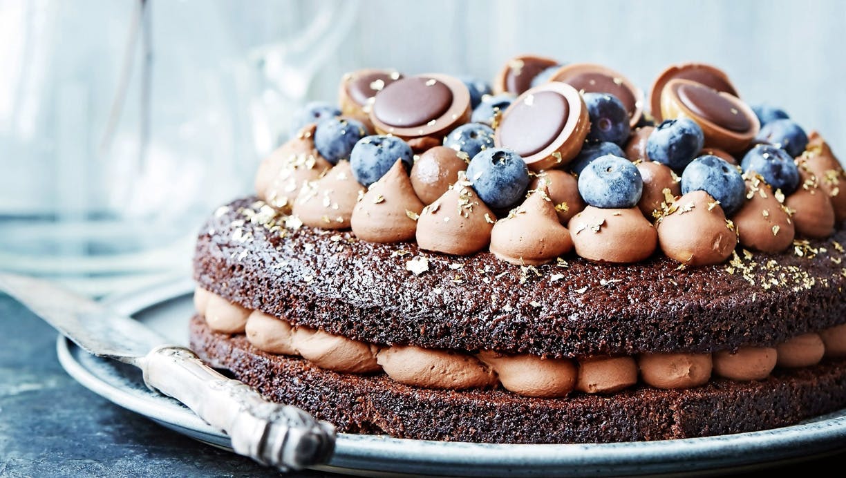 Chokoladekage med blåbær, Toffifee og Maltesers