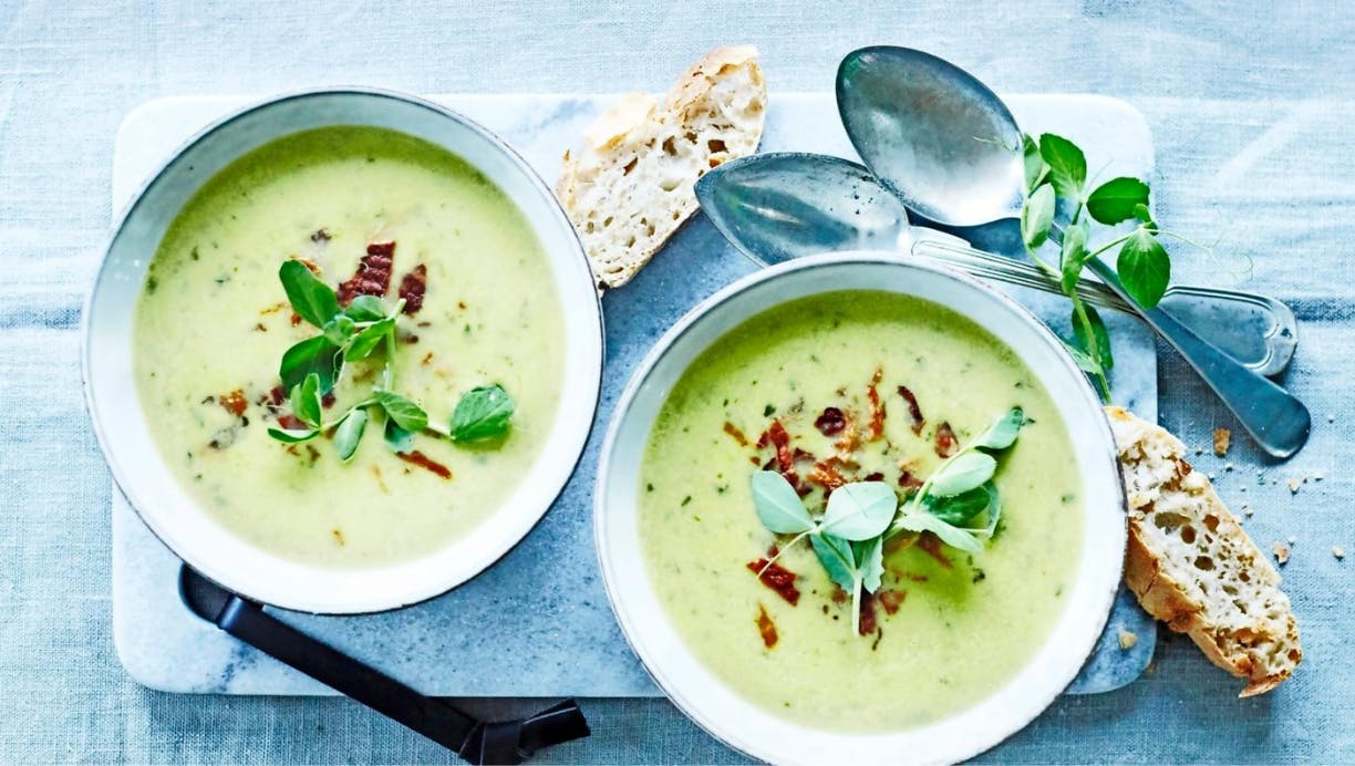 Lækker ærtesuppe med bacon og ærteskud til forret