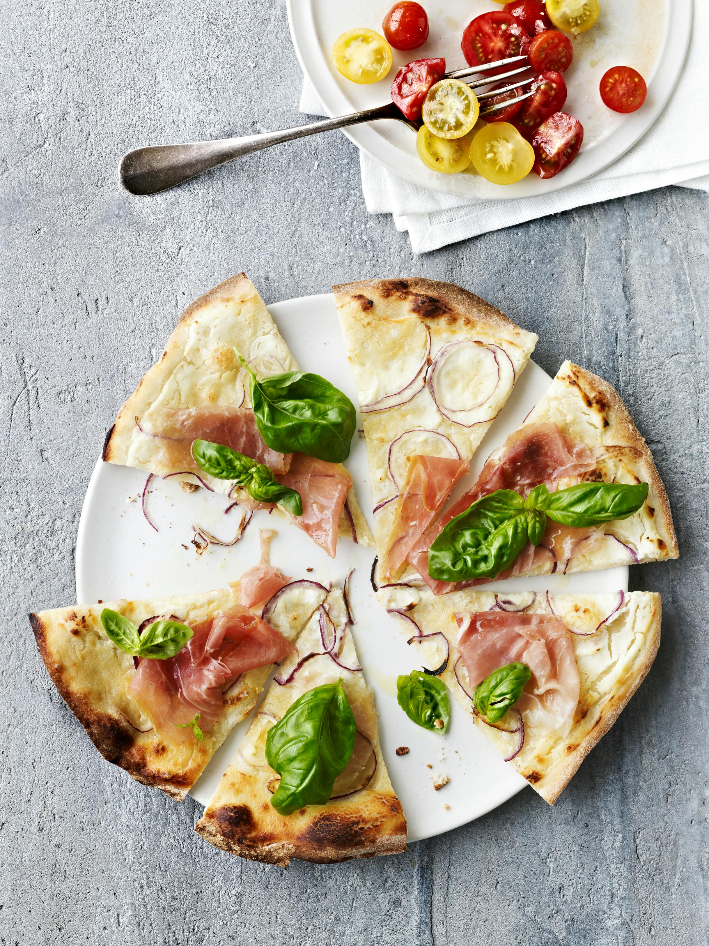 Pizza med ricotta og parmaskinke