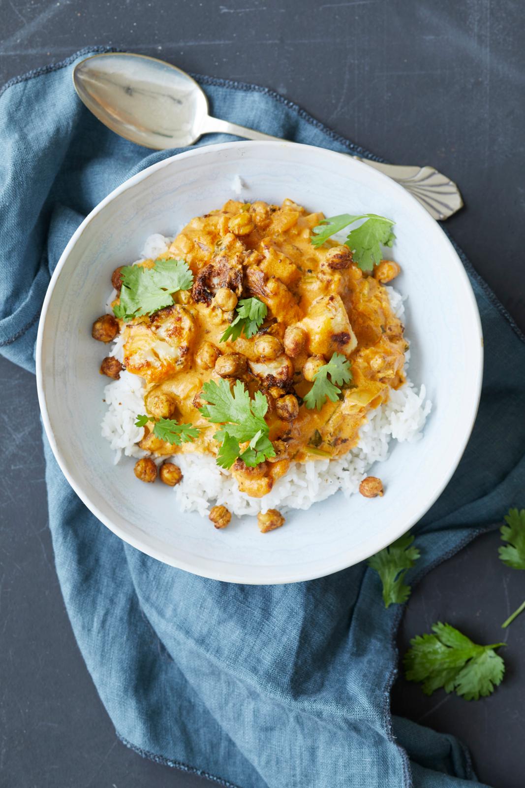 Bagt blomkål og ristede kikærter med karry og ris