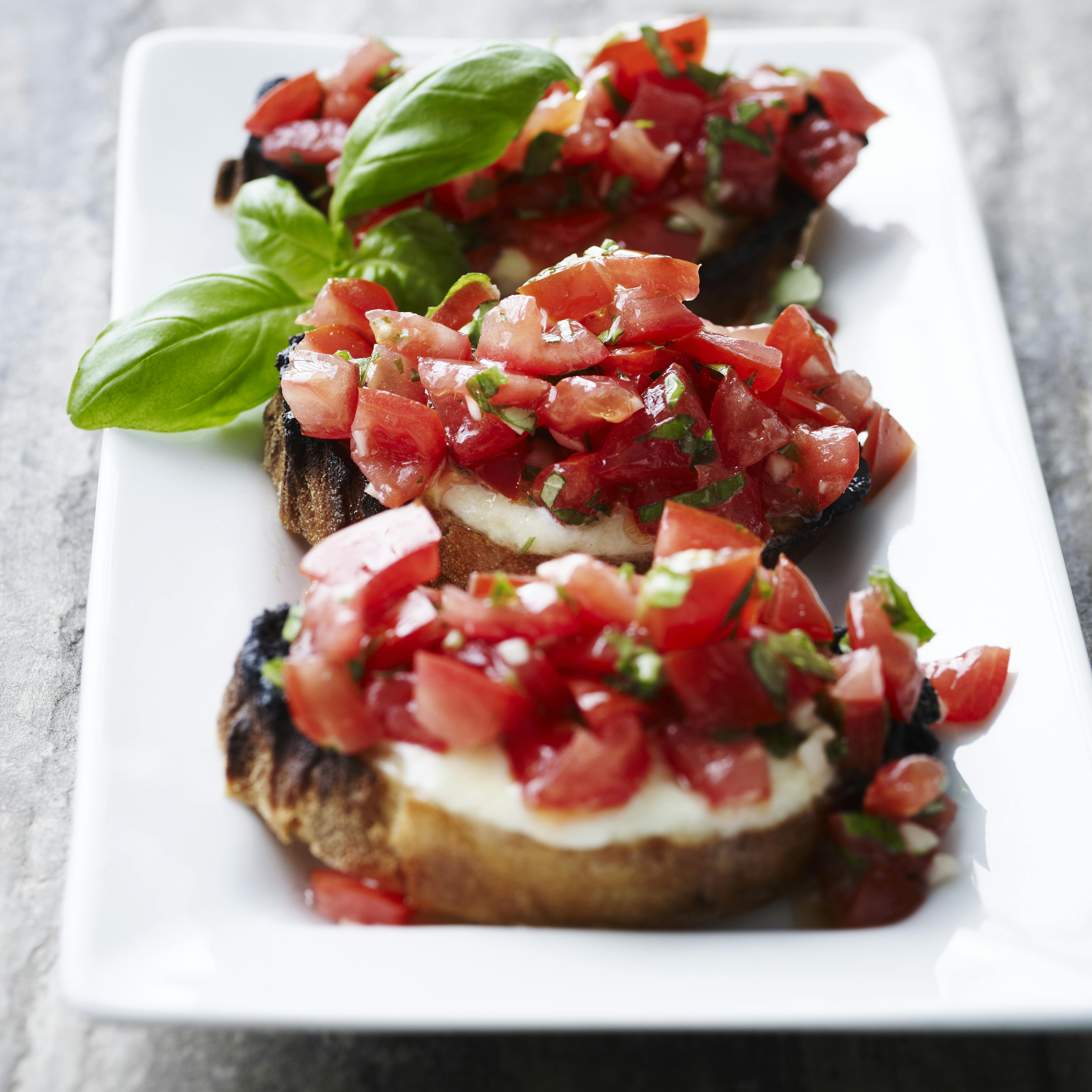 Bruschetta med mozarella og tomater