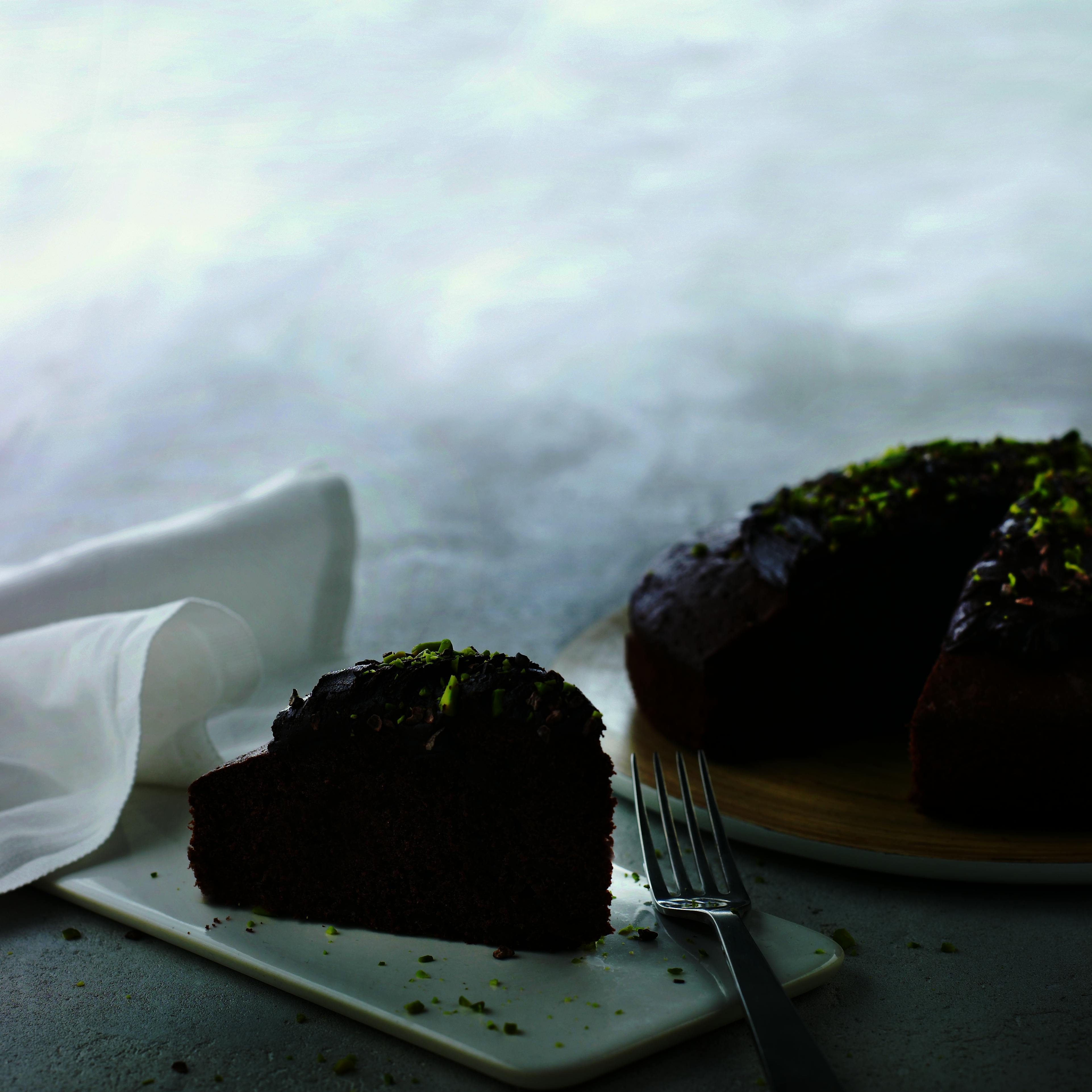 En dejlig chokoladekage med en lækker fast og luftig krumme og kaffeglasur