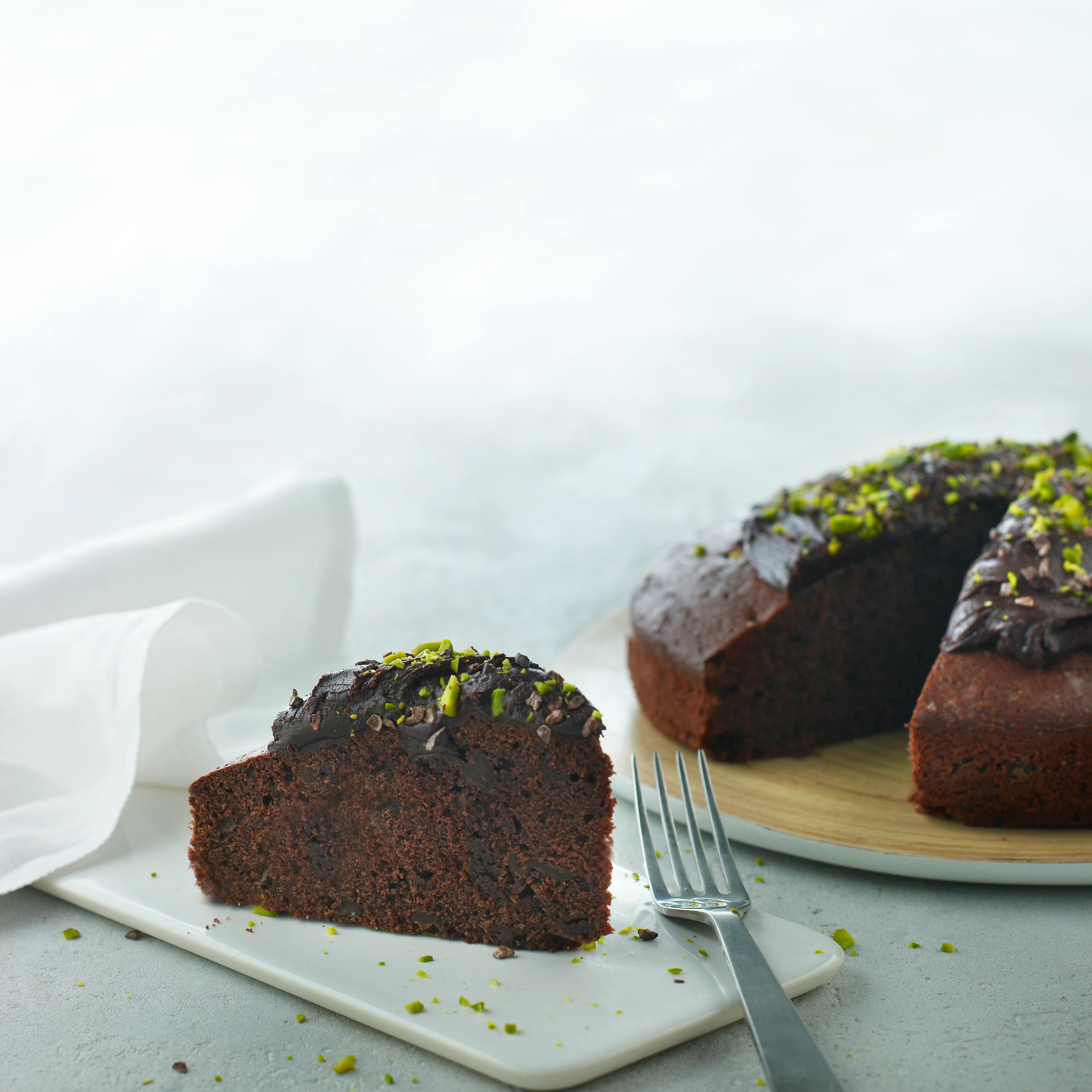 En dejlig chokoladekage med en lækker fast og luftig krumme og kaffeglasur