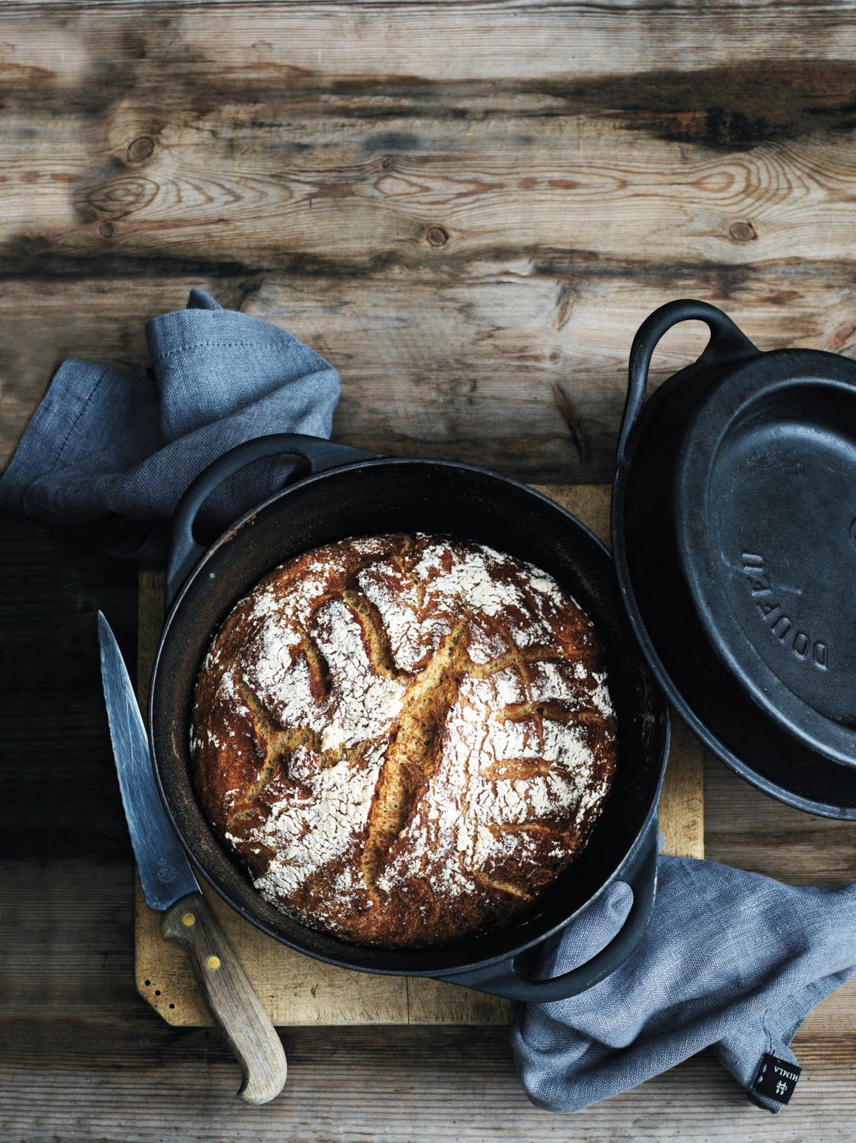 Flot grydebrød i sort gryde