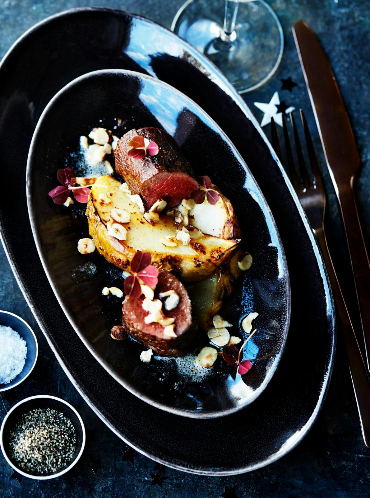 Flot nytårsservering af Krondyrfilet med knoldselleri