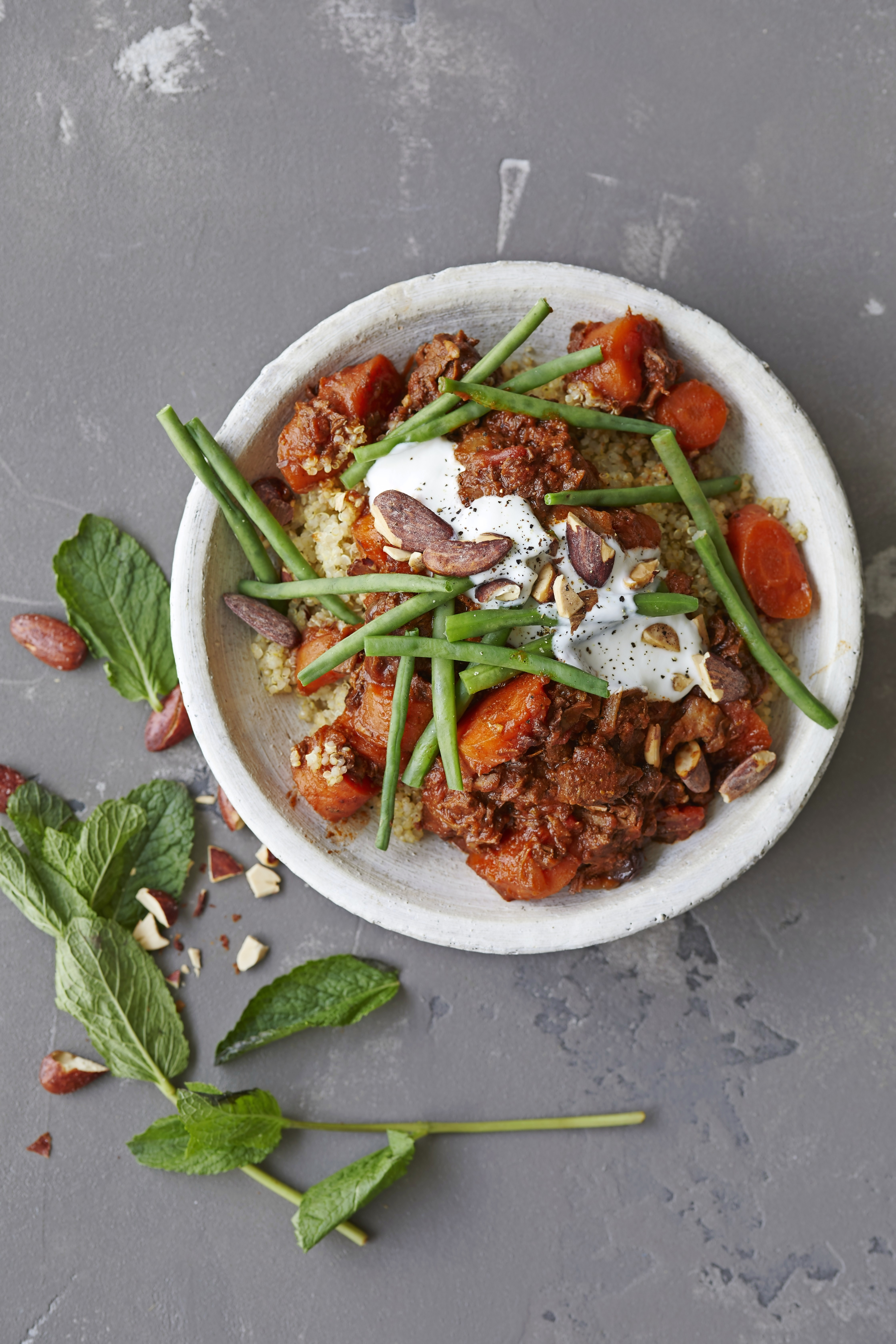 Denne lækre simreret er inspireret af det marokkanske køkken med masser af krydderier, som luner.