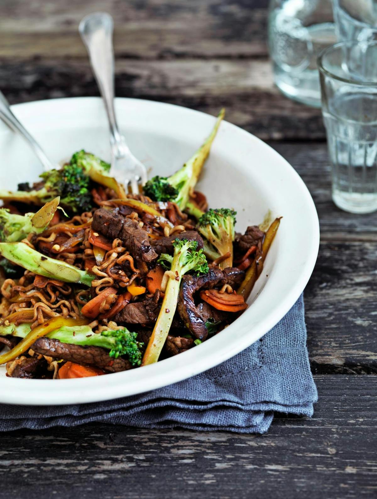 Nudler med sojamarineret oksekød