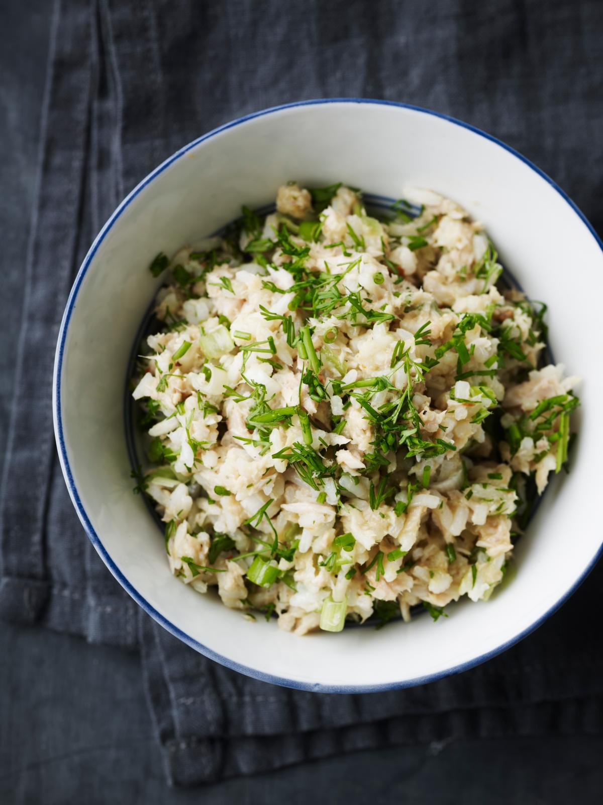 Rissalat med tun i fin skål