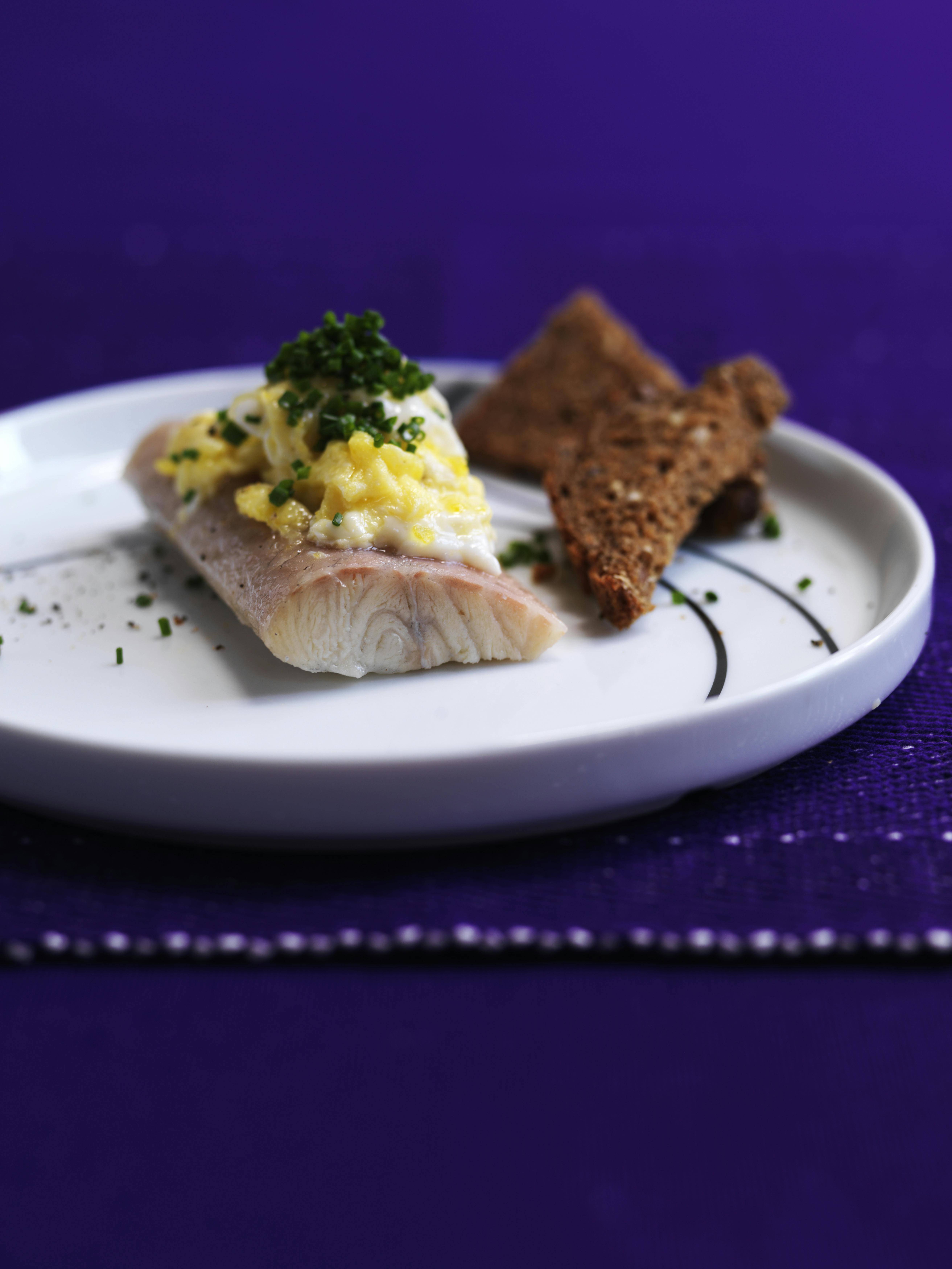 Røget ål med røræg