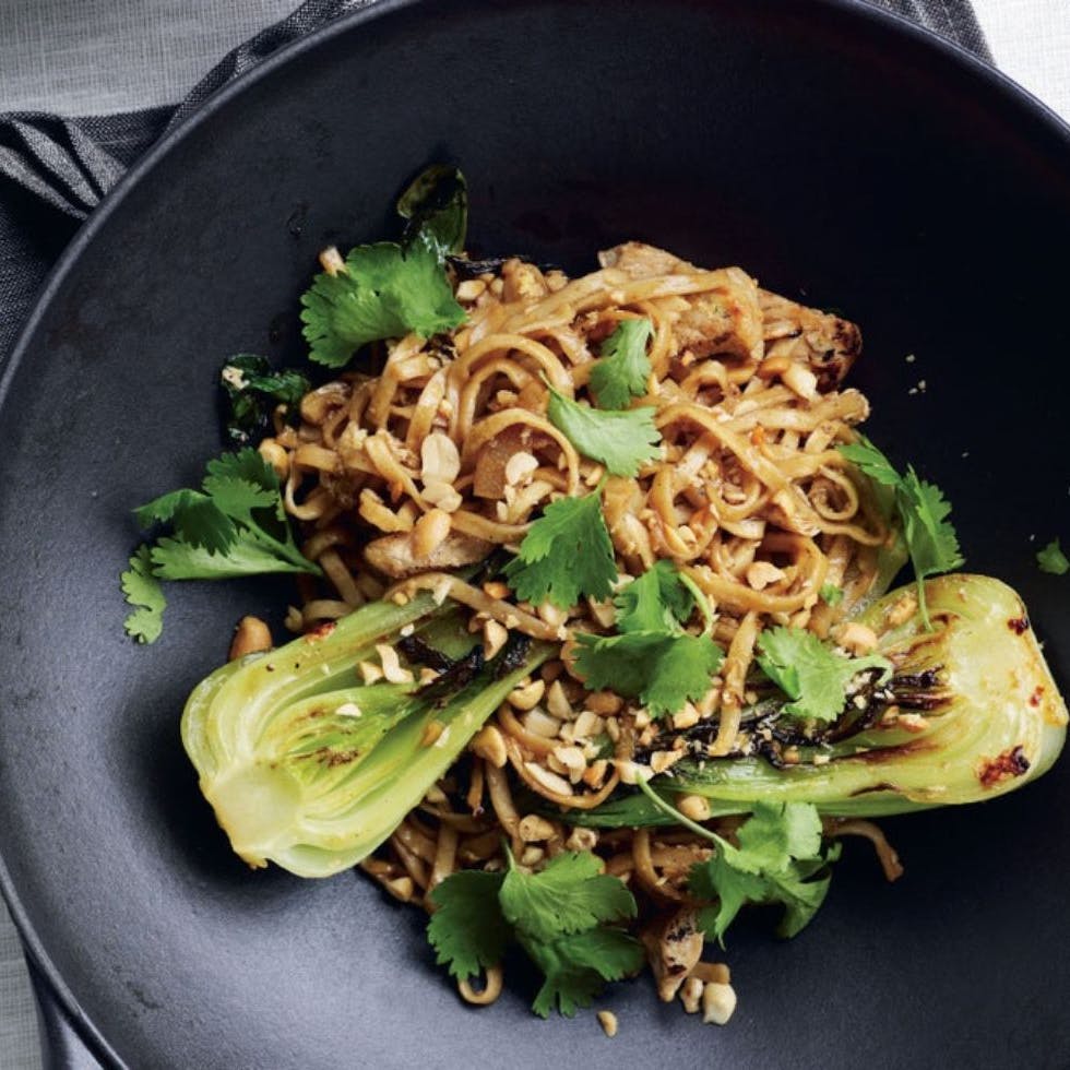 Stegte nudler med svin og pak choi