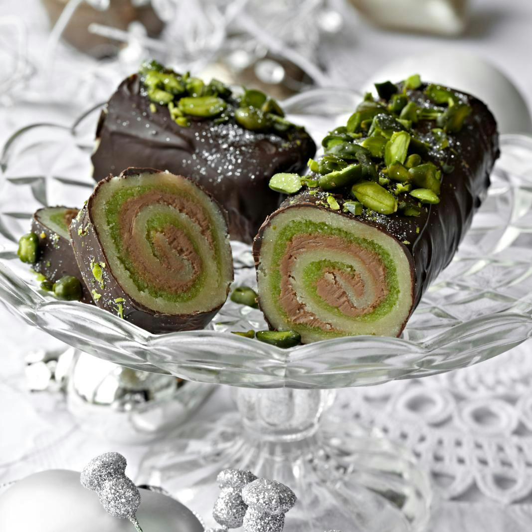 Træstammer/mini roulader med marcipan, nougat, pistacie og chokolade