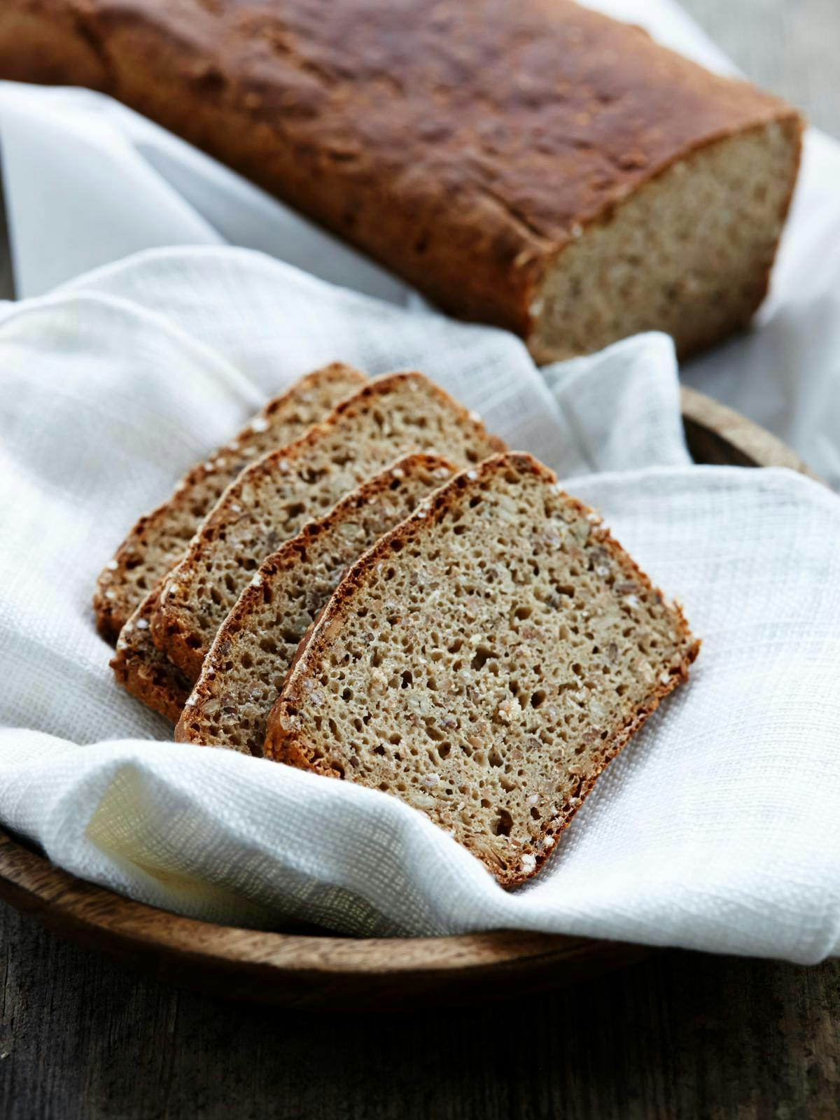 Traditionelt hjemmebagt rugbrød