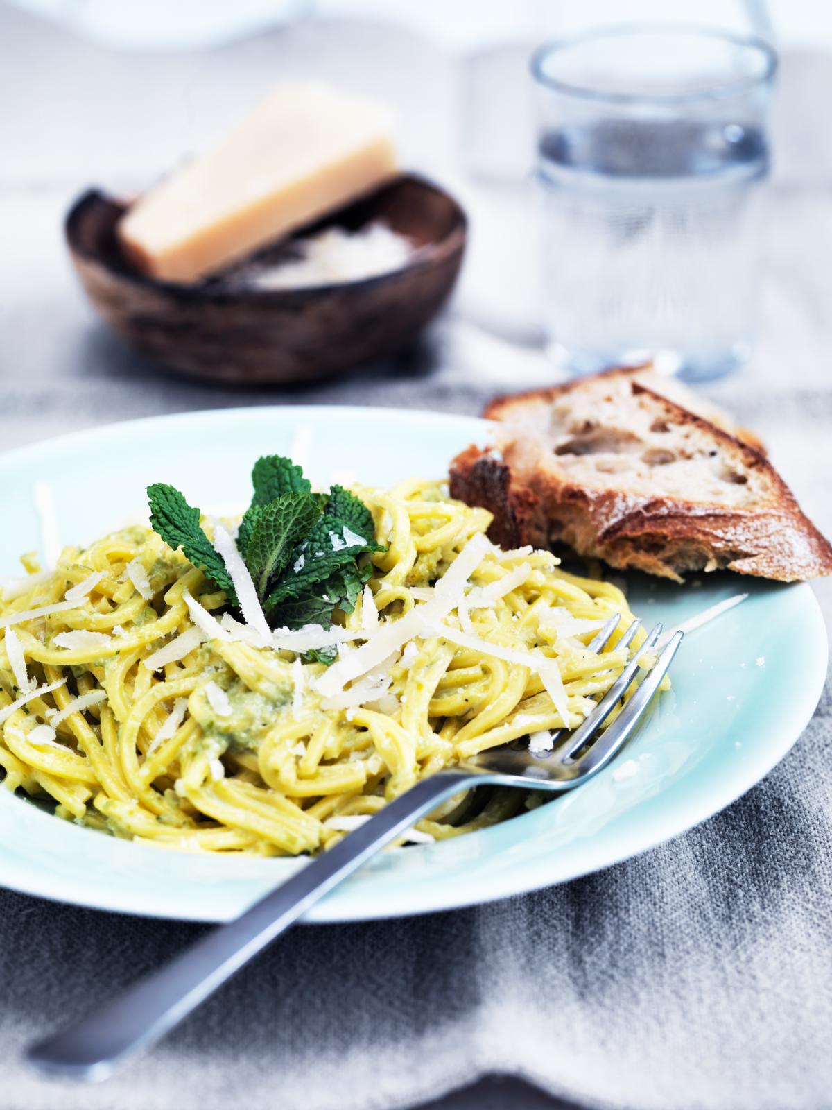 Frisk pasta med ærtepuré og mynte