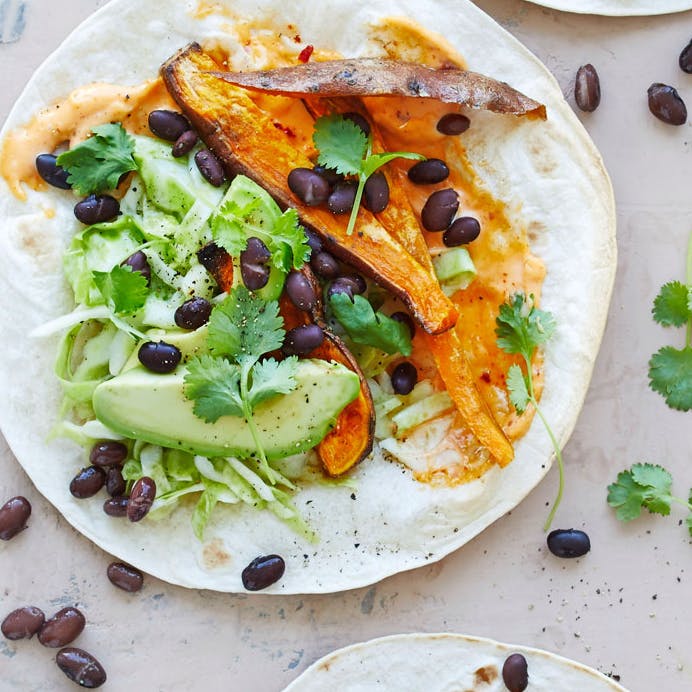 Tacos med søde kartofler, avocado og chili-mayo