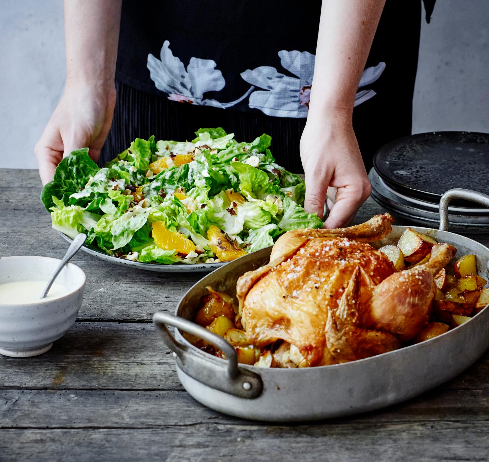 Helstegt kylling og grøn salat med mormordressing 
