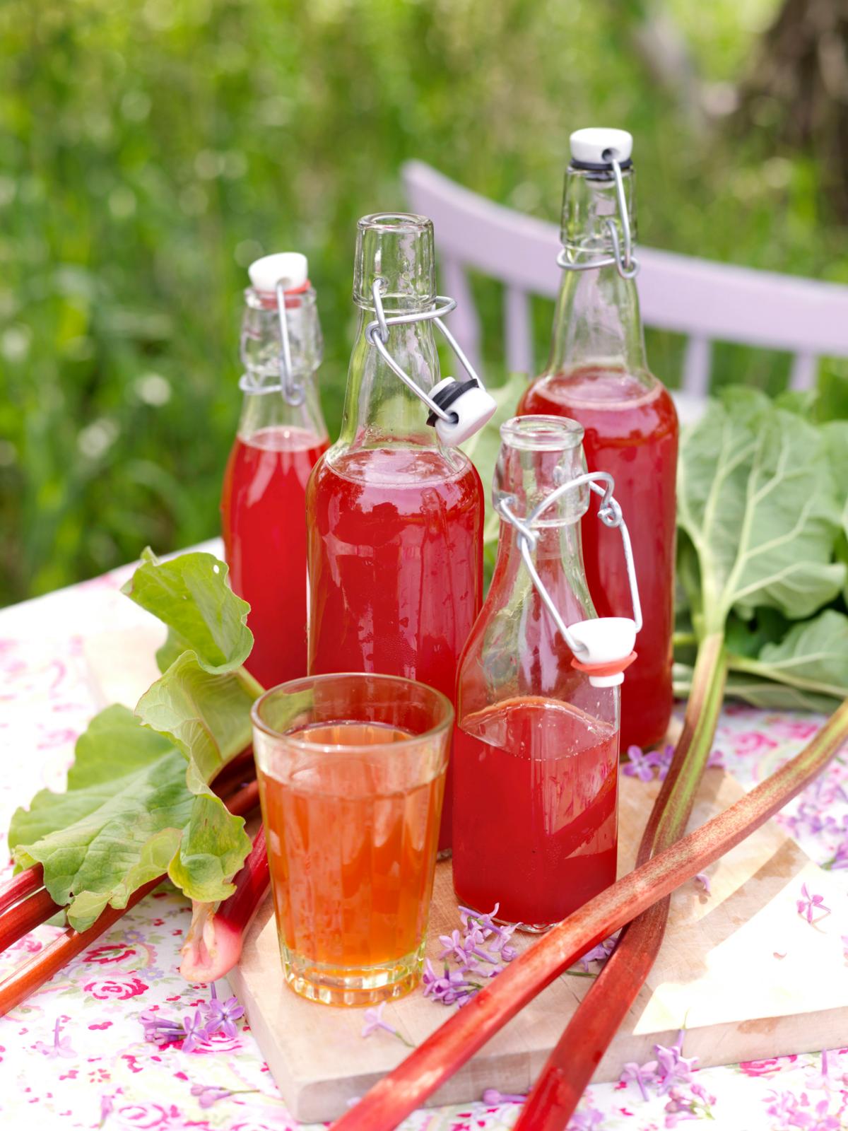 Lækker hjemmelavede rabarbersaft