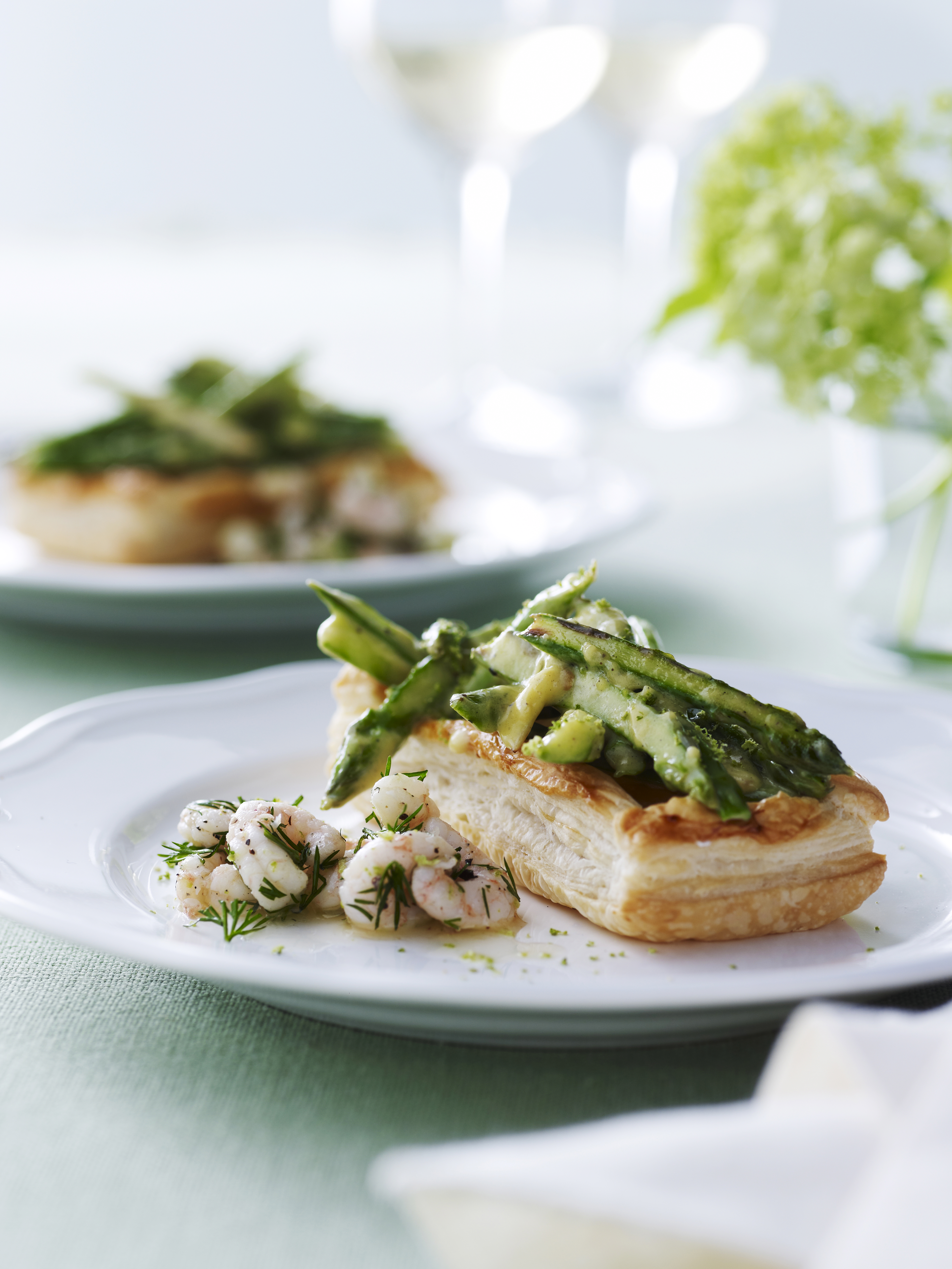 butterdej med rejer og asparges