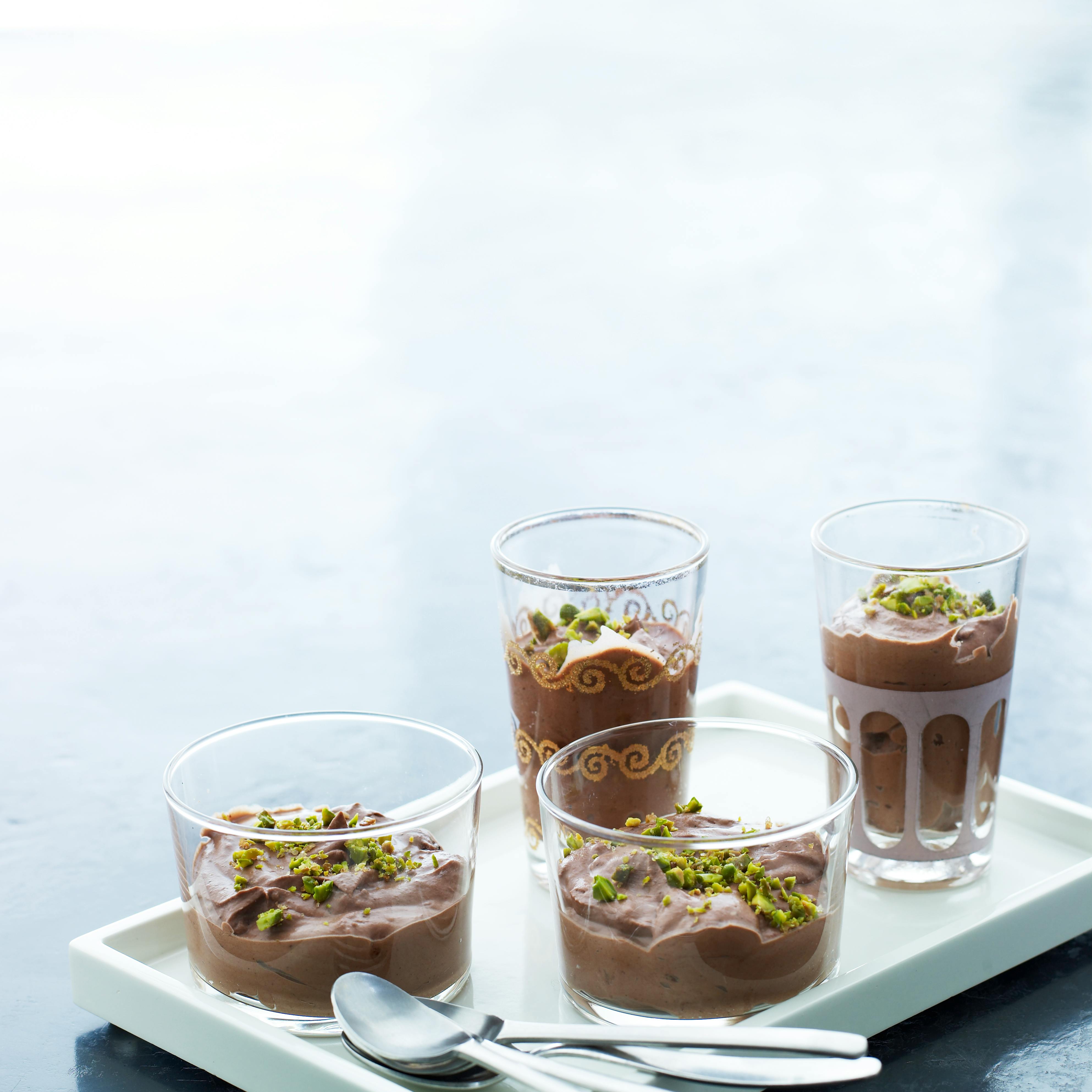 Chokolademousse med sukkerristede pistacienødder