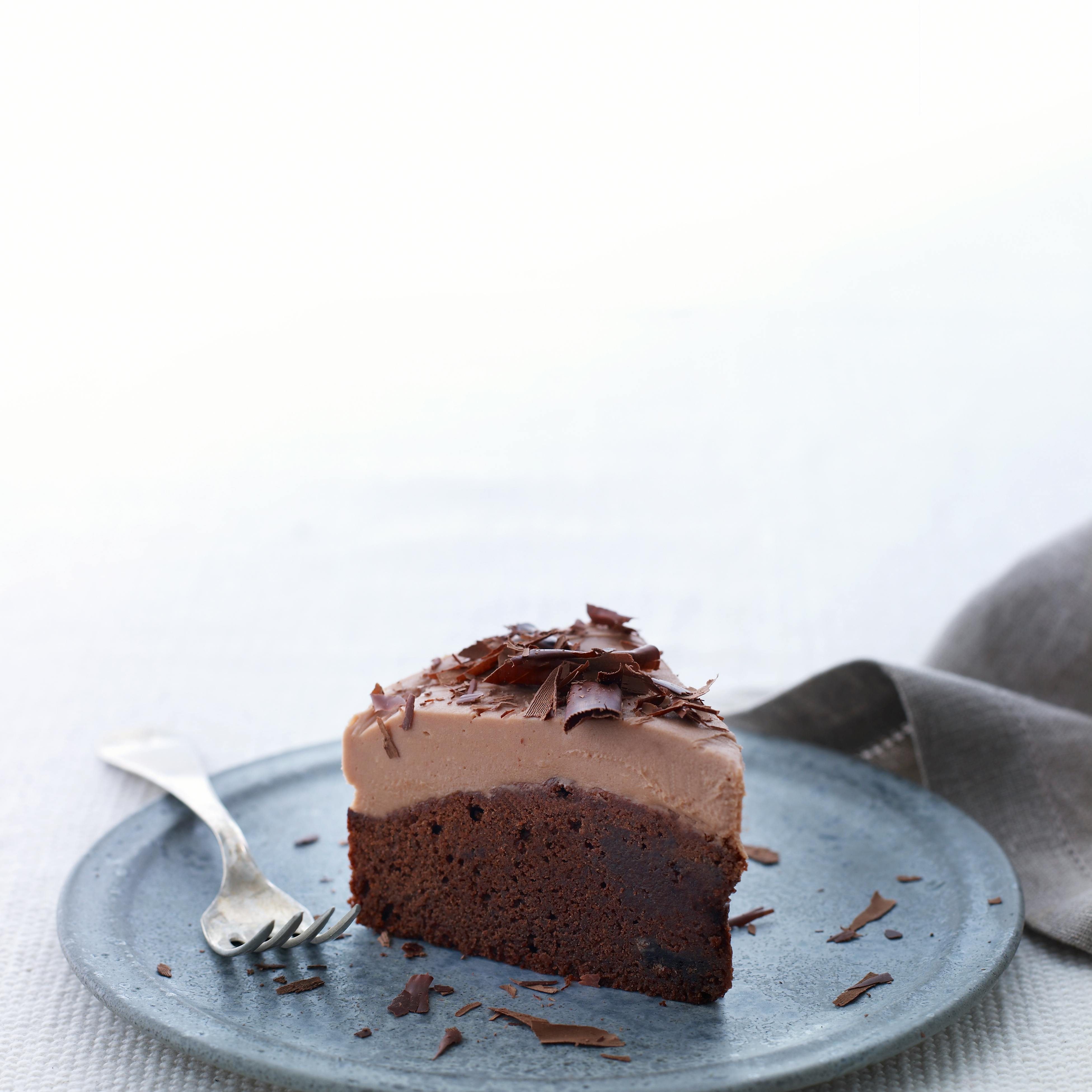 Chokoladekage med mælkechokolade-creme