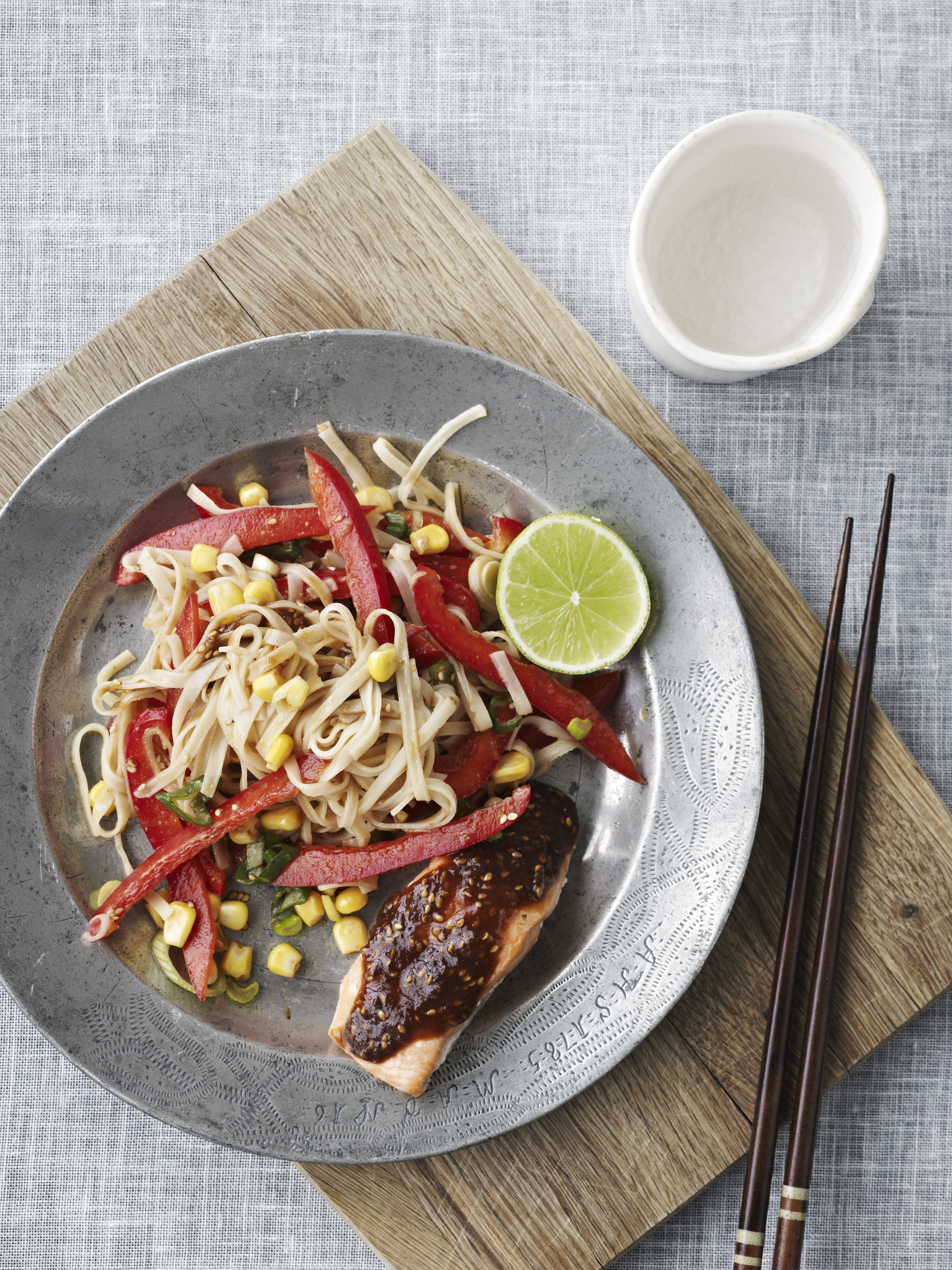 Ristet laks med misodressing