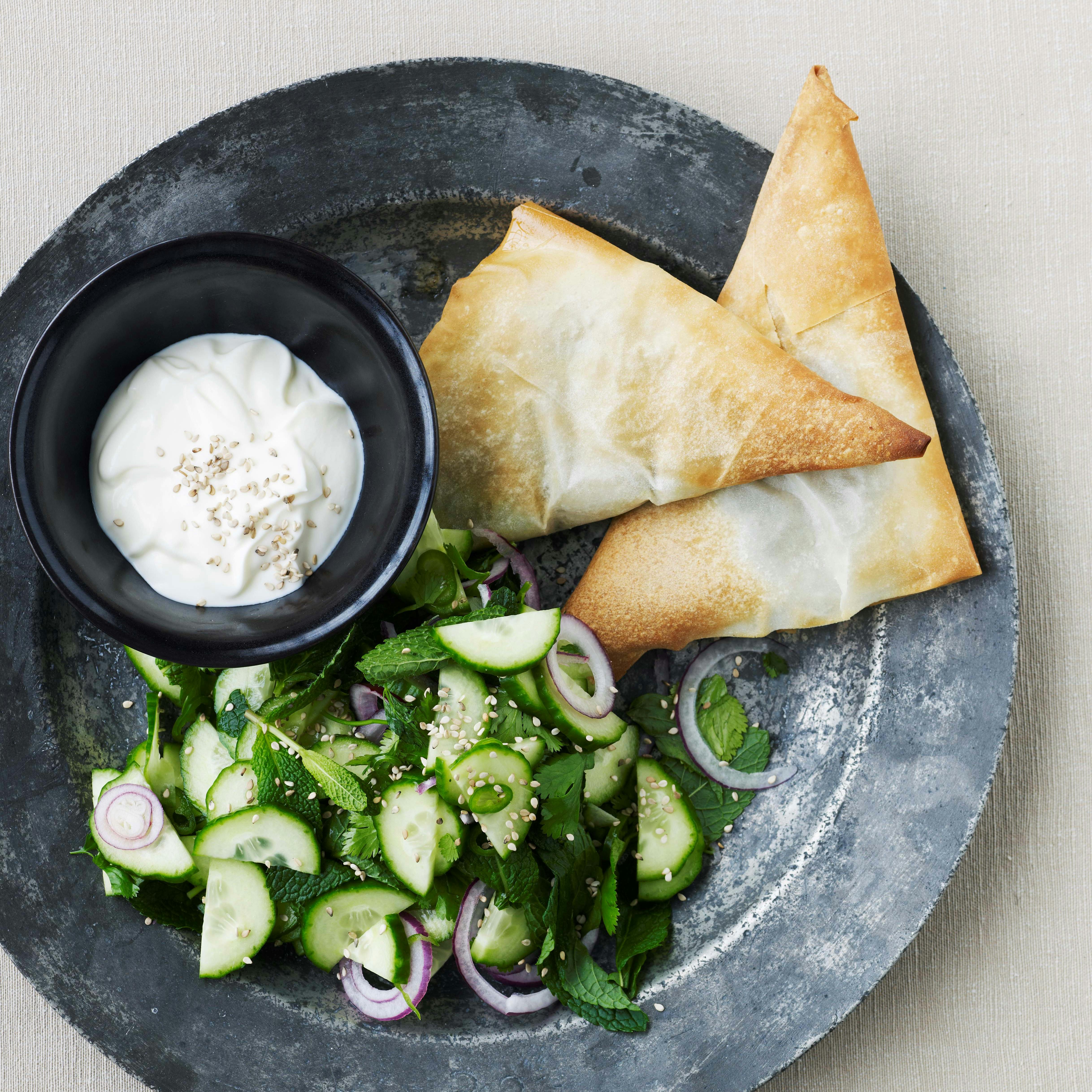 Samosa med sprød salat