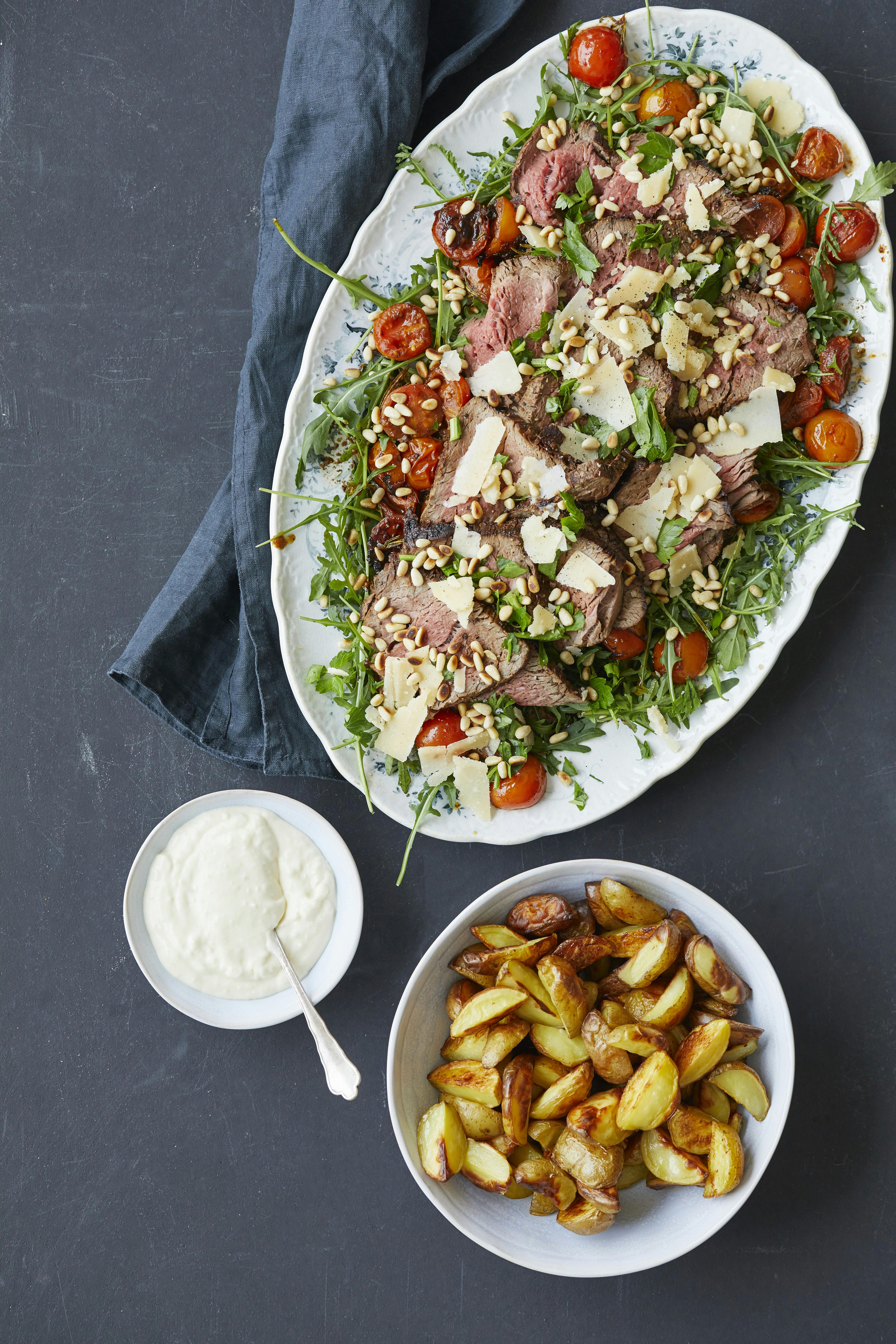 Tagliata med ovnbagte kartofler