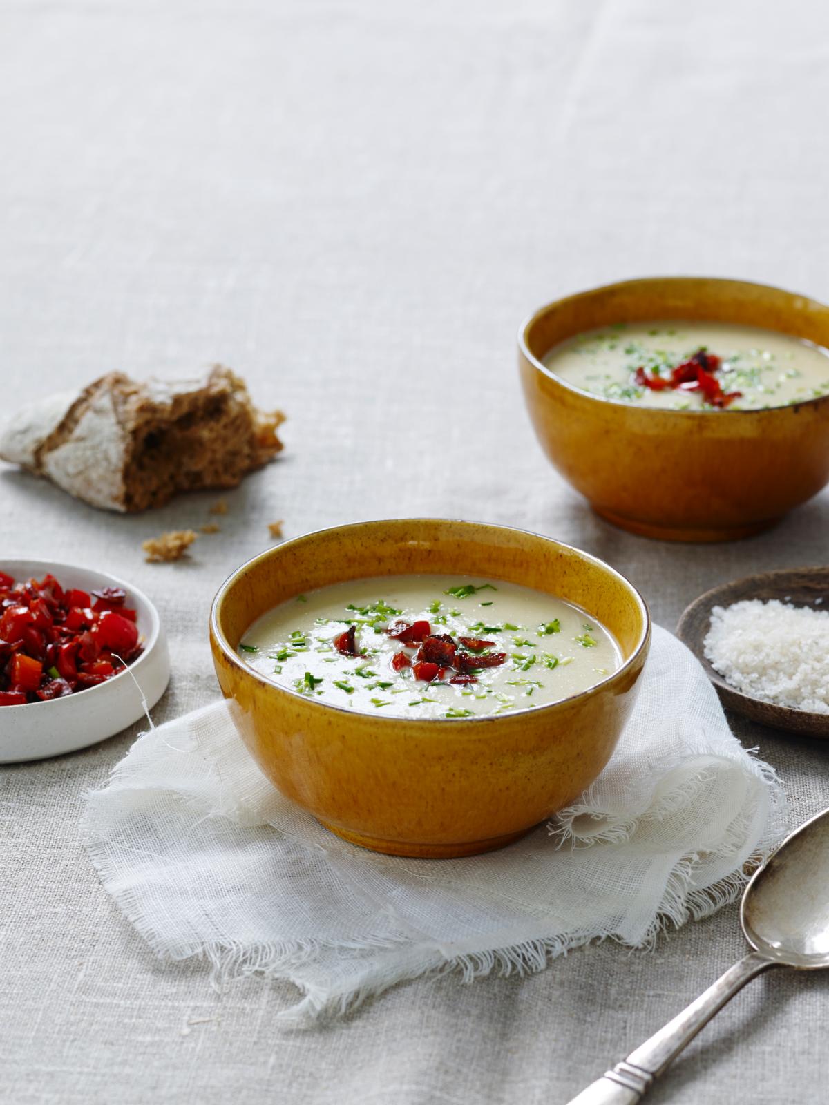 Kartoffelsuppe med grøntsager og chorizo