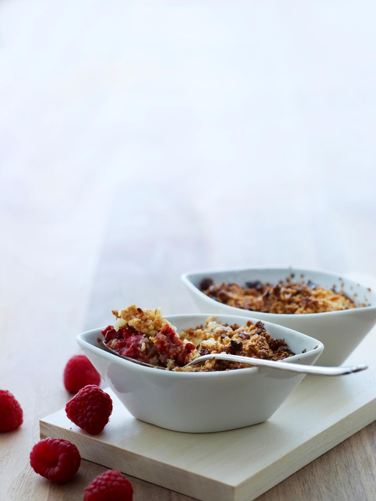 Crumblecake med rabarber og hindbær