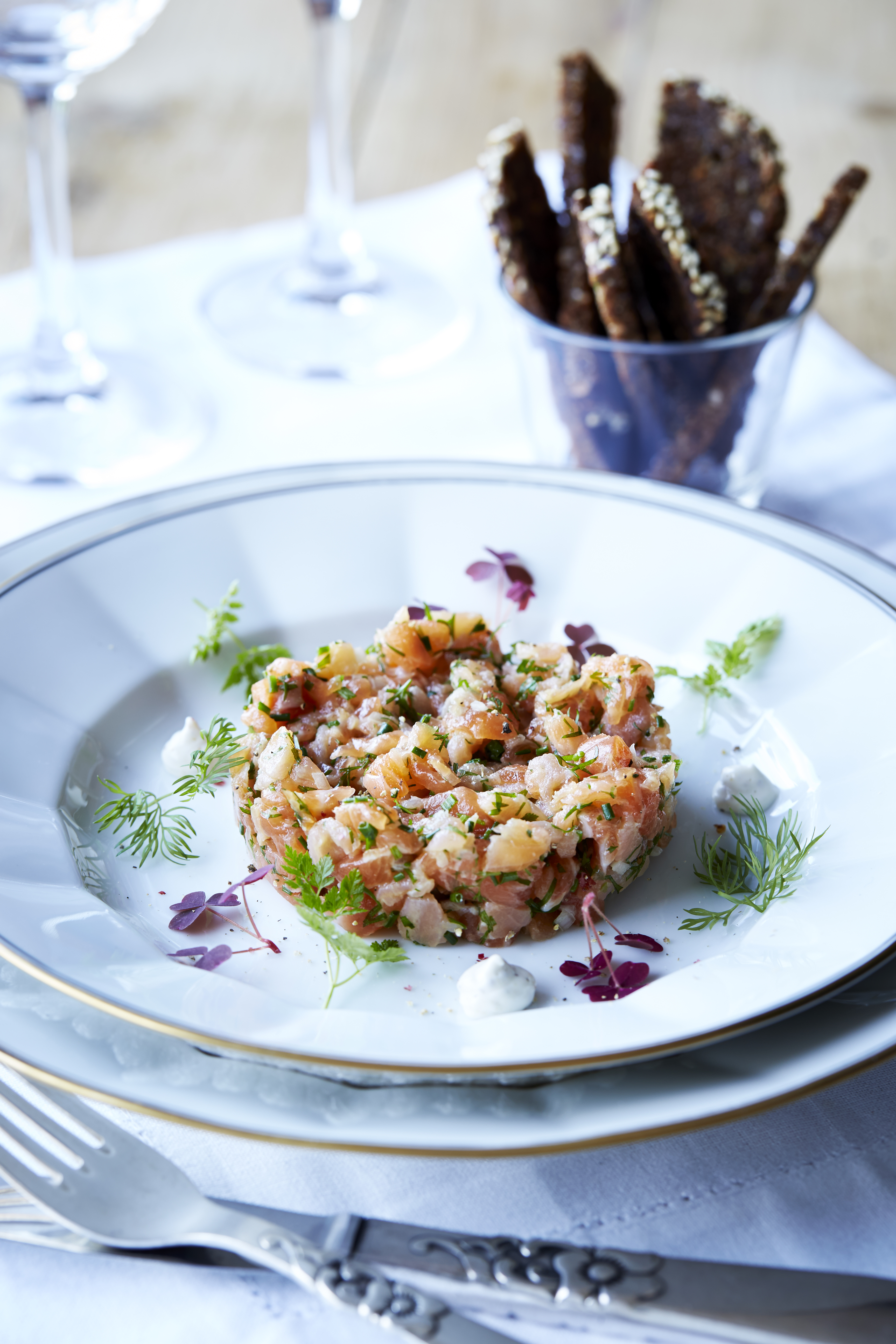 Laksetatar med sennepsmayo