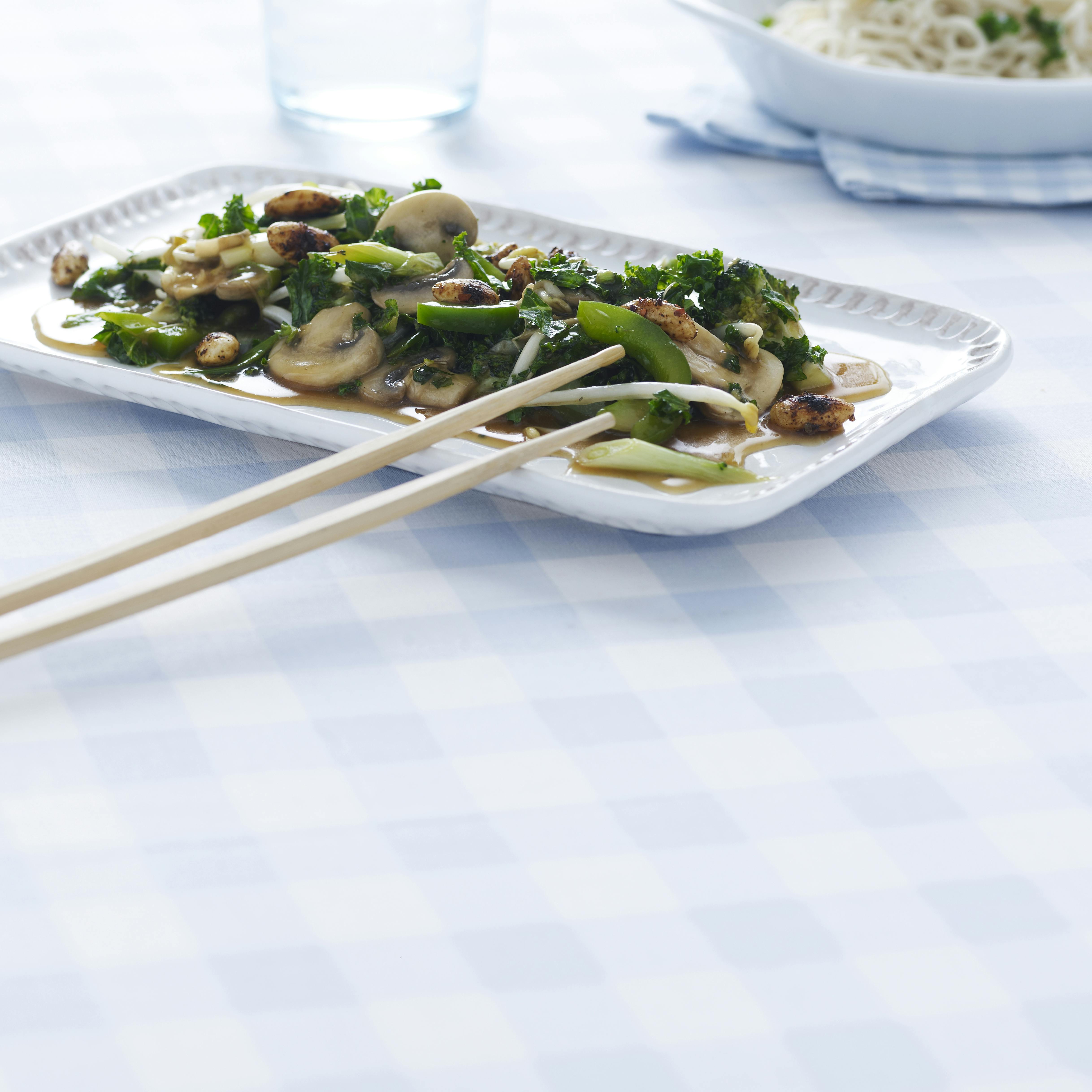 Lynstegte grøntsager i wok