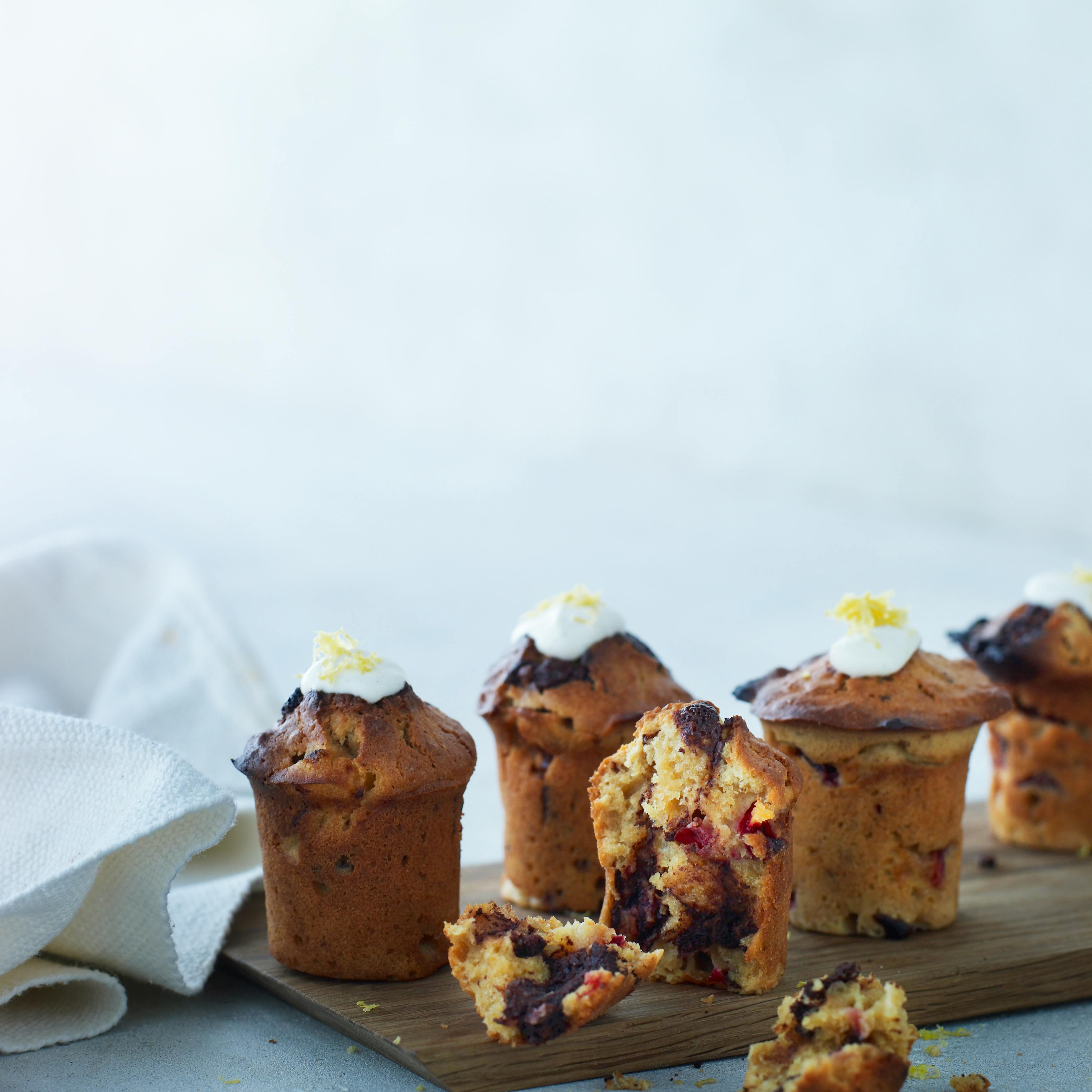 Muffins med blommer og chokolade