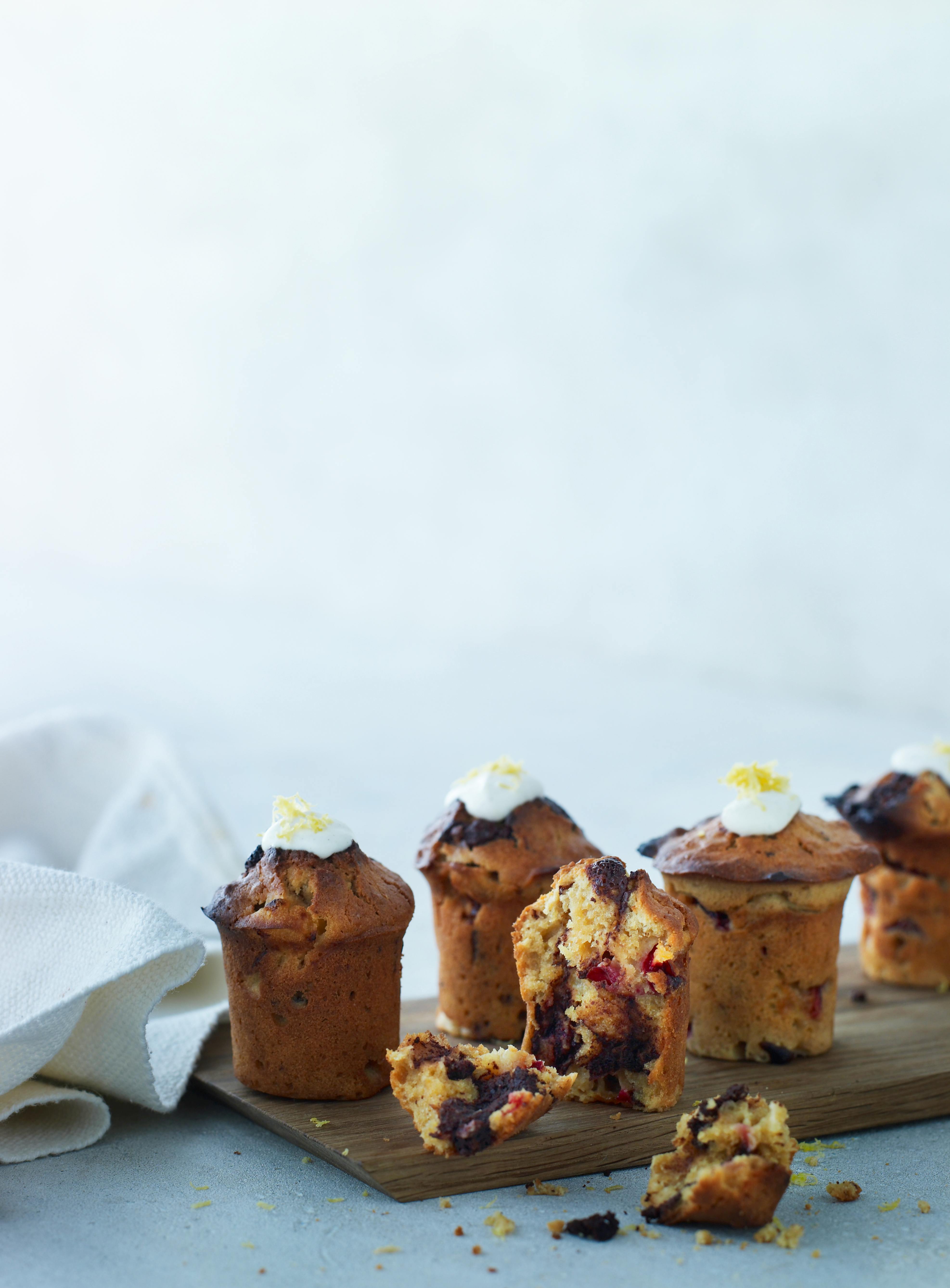 Muffins med blommer og chokolade