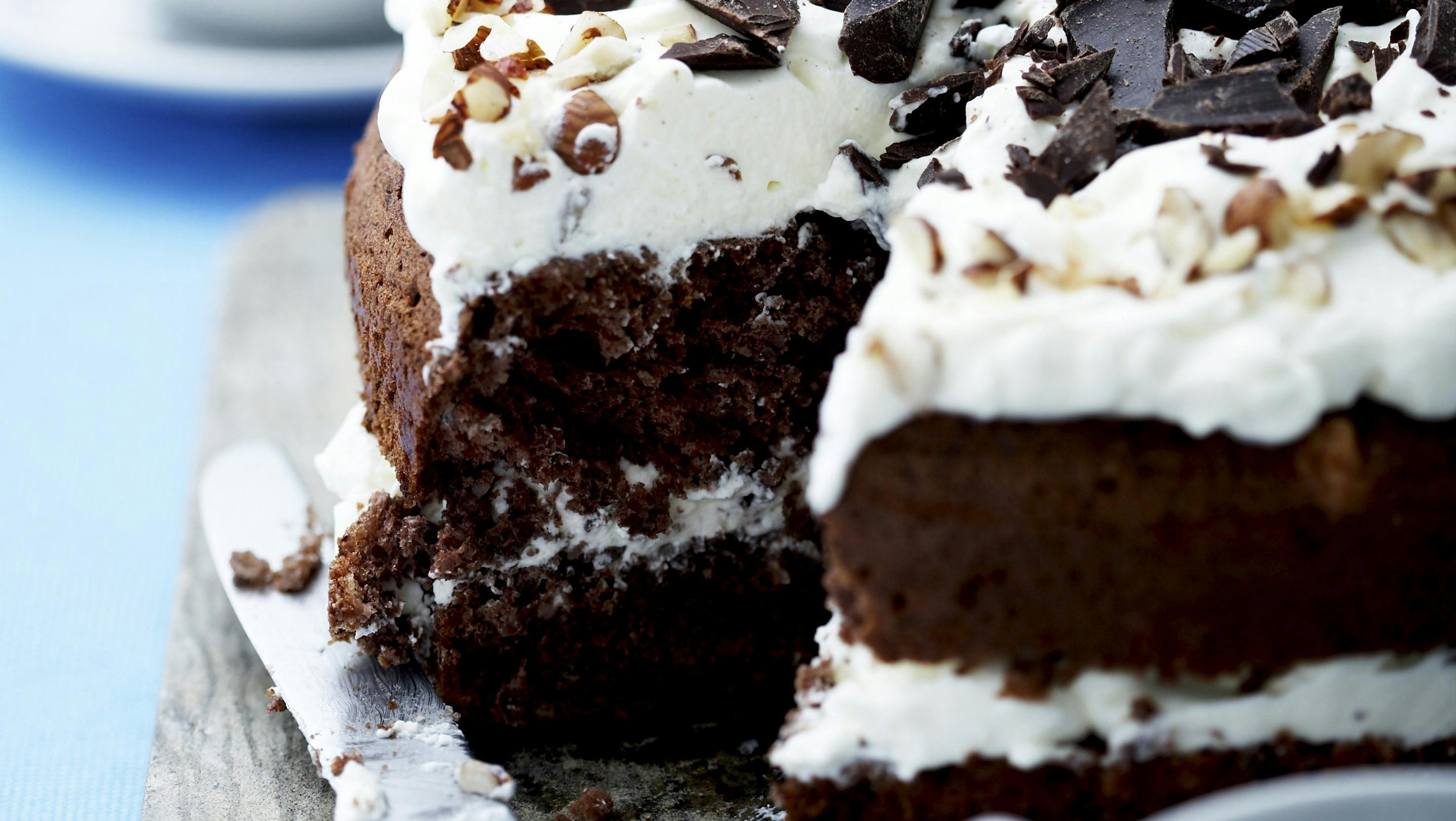 rugbrodslagkage-med-flodeskum-og-chokolade /upload/thumbnail1/2025/2/23/190482/thumb2