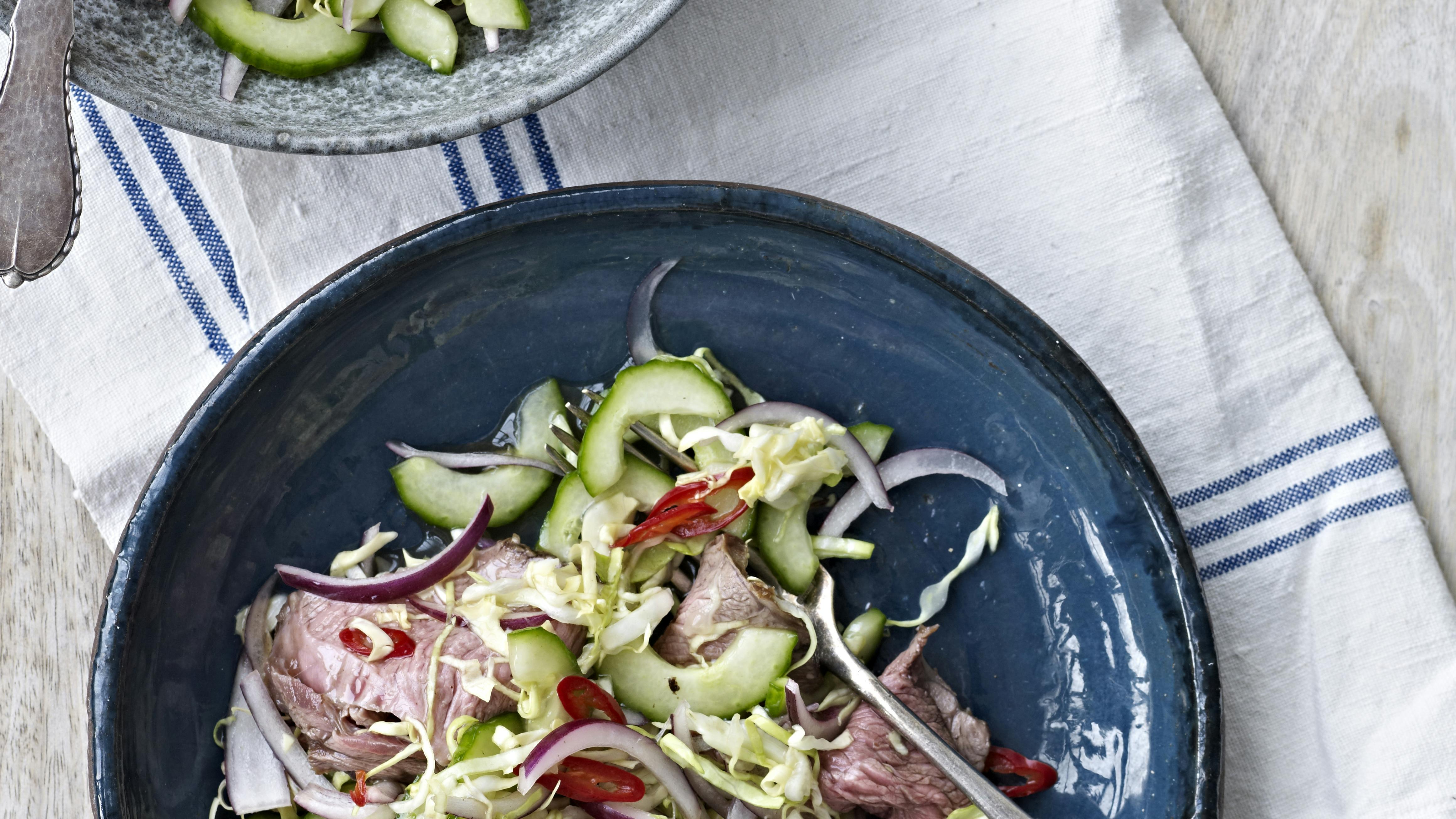 Salat med oksekød, spidskål og koriander