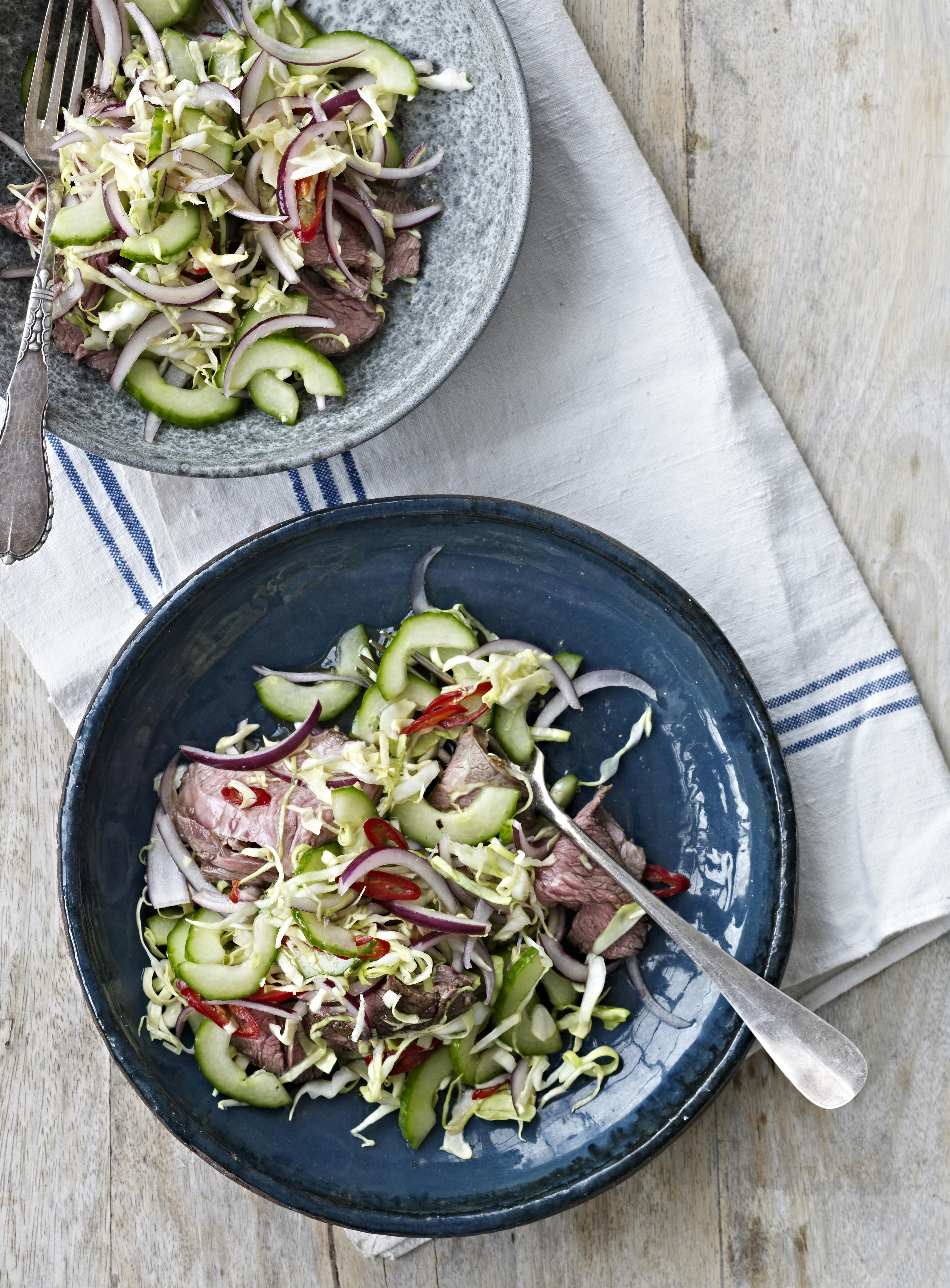 Salat med oksekød, spidskål og koriander