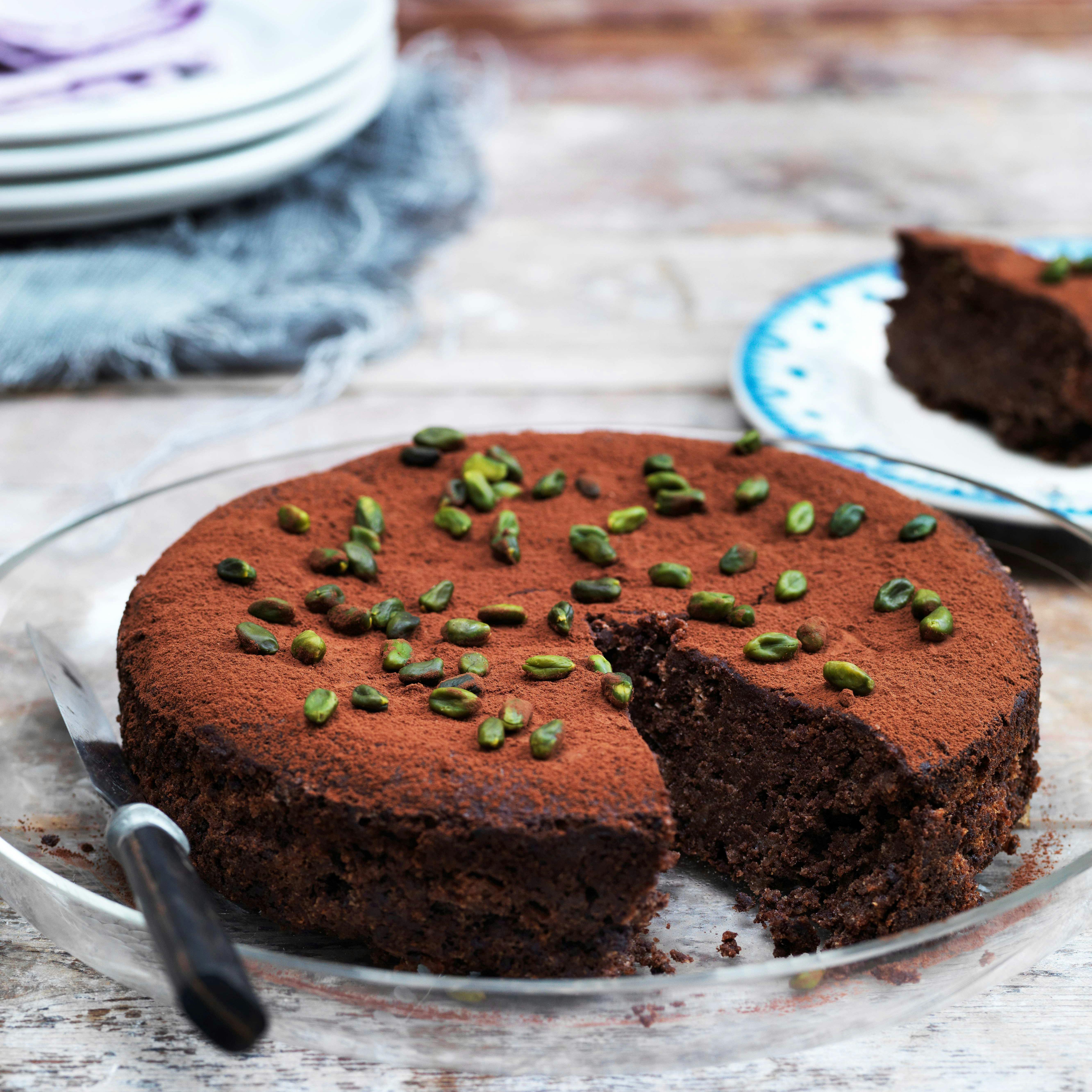 Chokoladekage med nødder og mandler