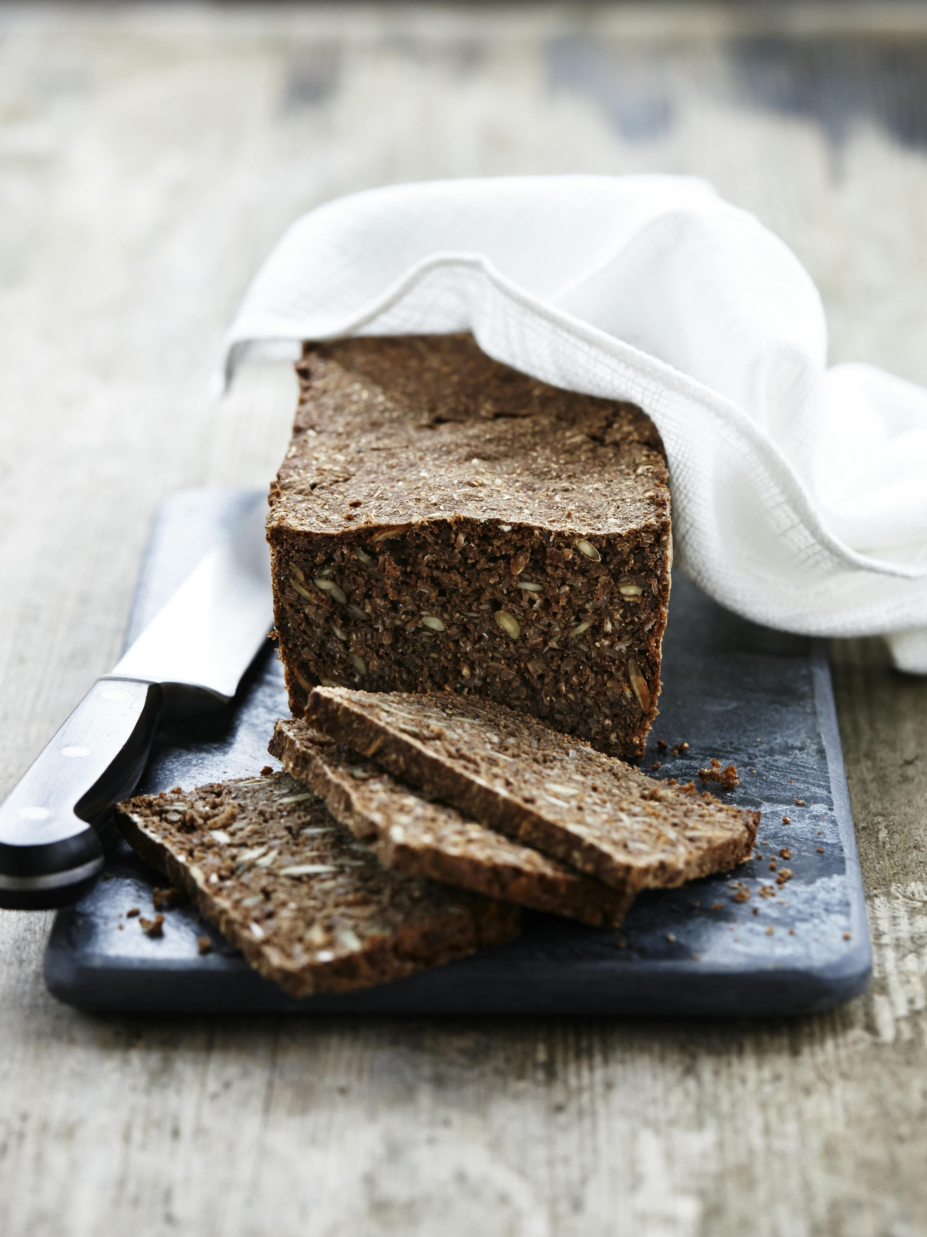 Kernerugbrød med tørret surdej