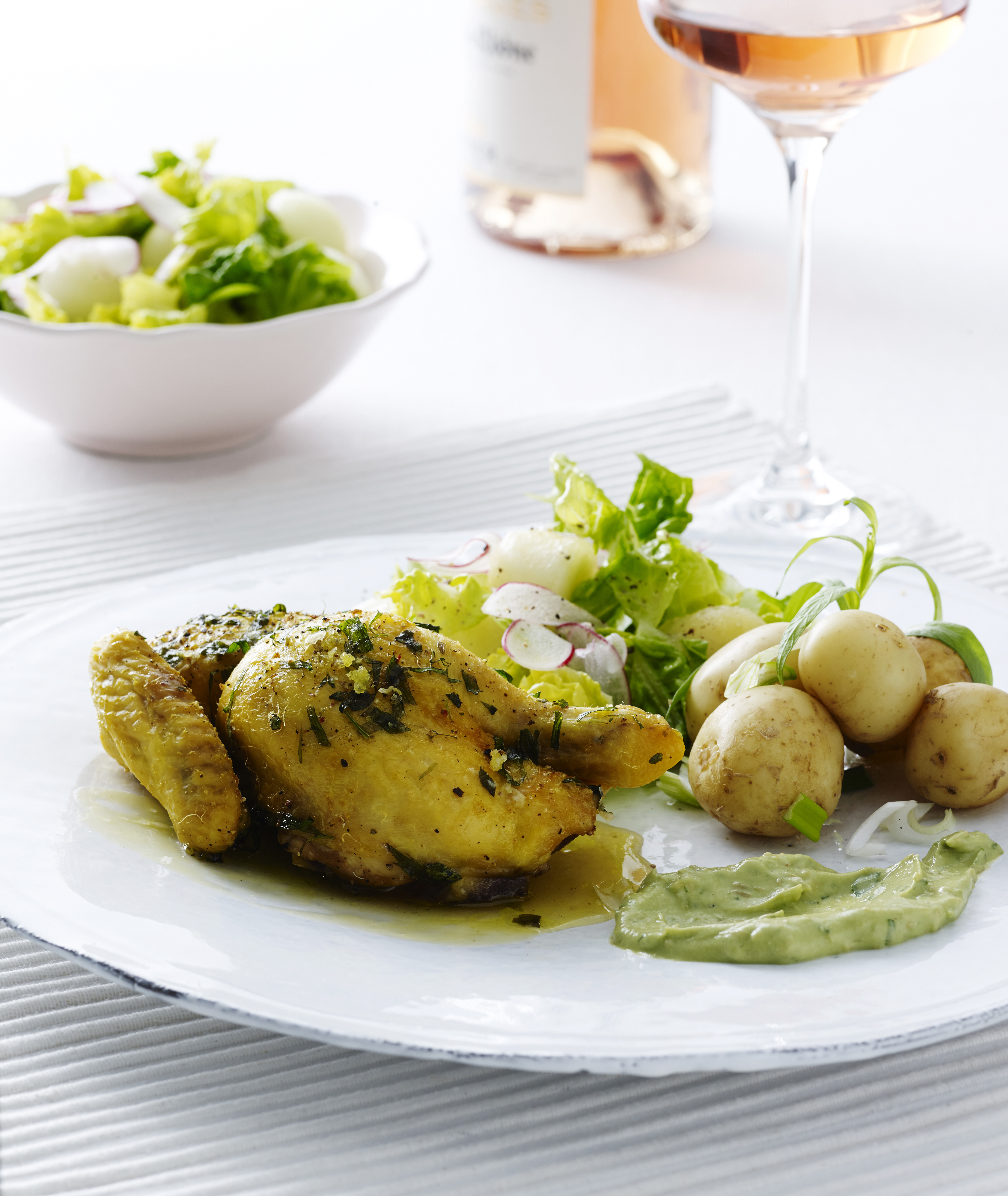 Poussiner med nye kartofler og avocadomayonnaise