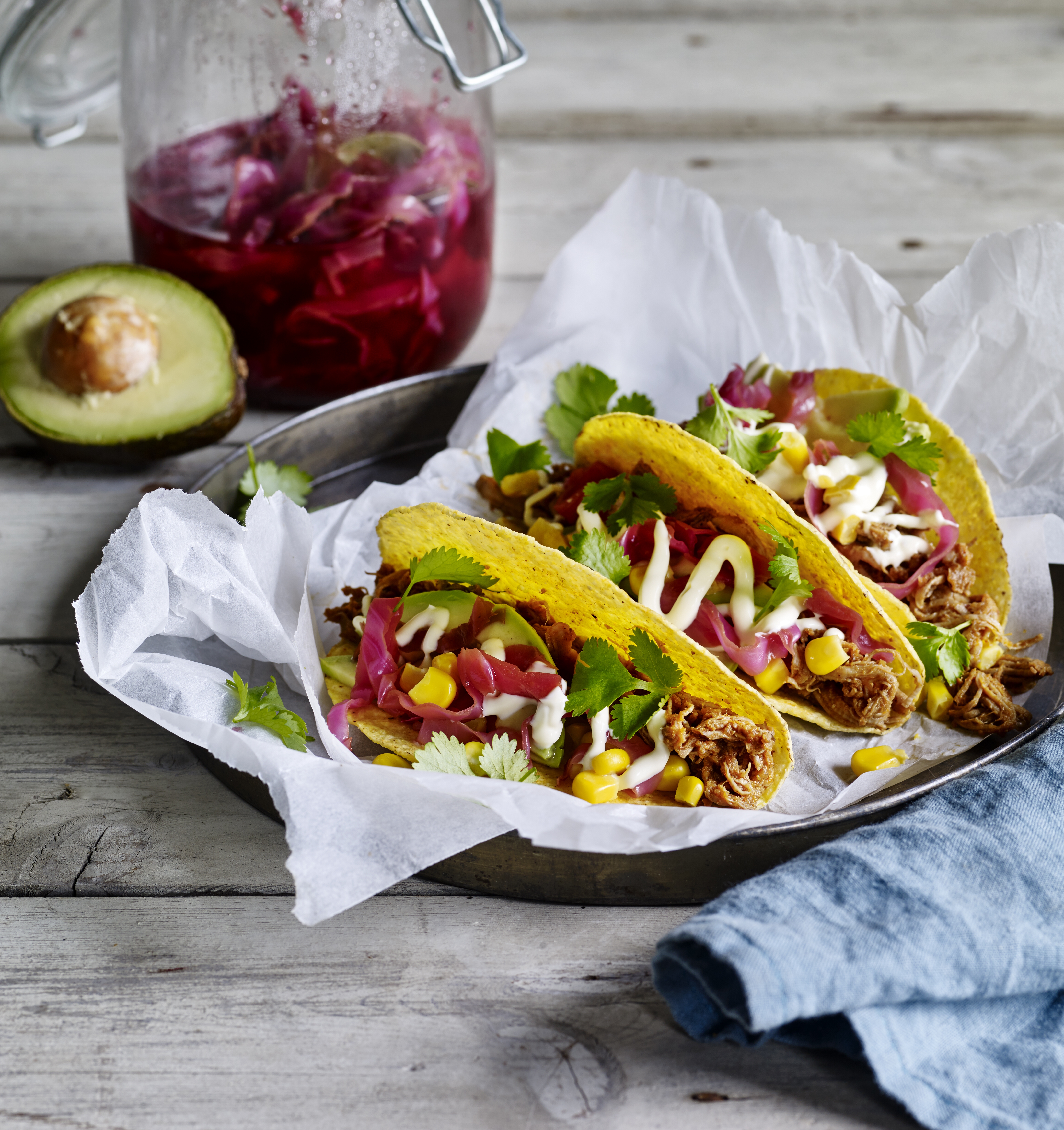 Quick pulled pork i tacos med syltet rødkål