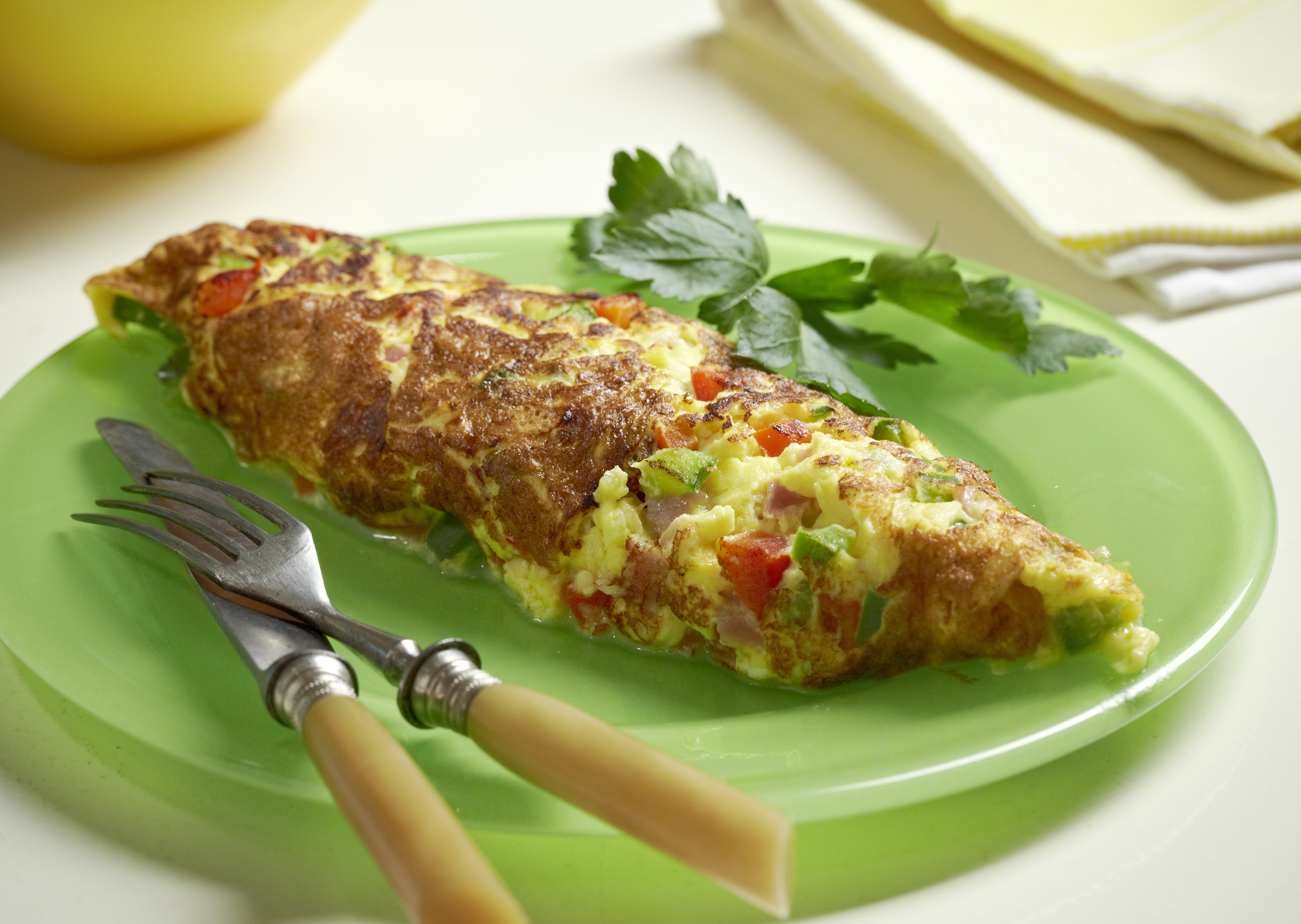 Omelet med peberfrugt og skinke