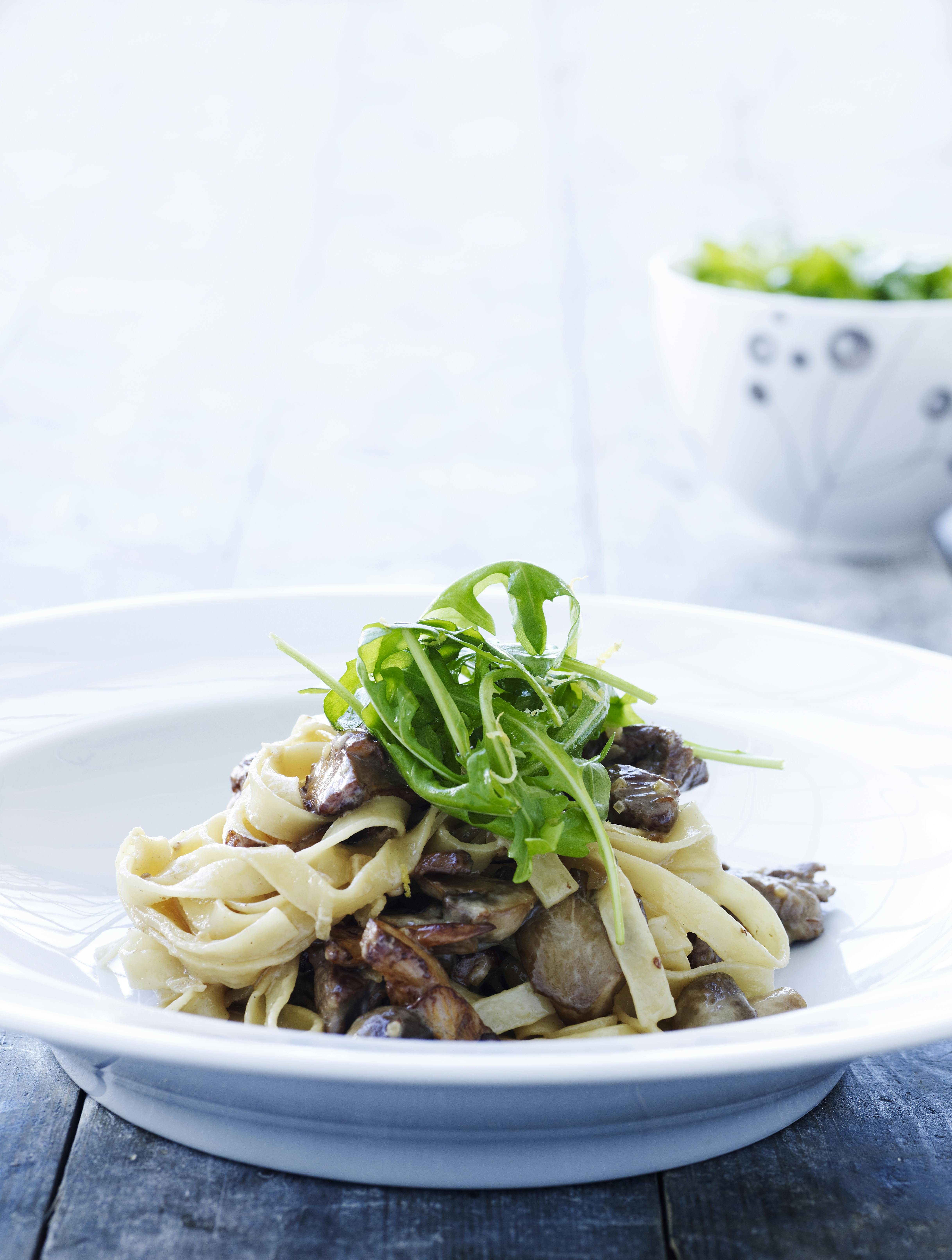 Pasta med lam og svampe