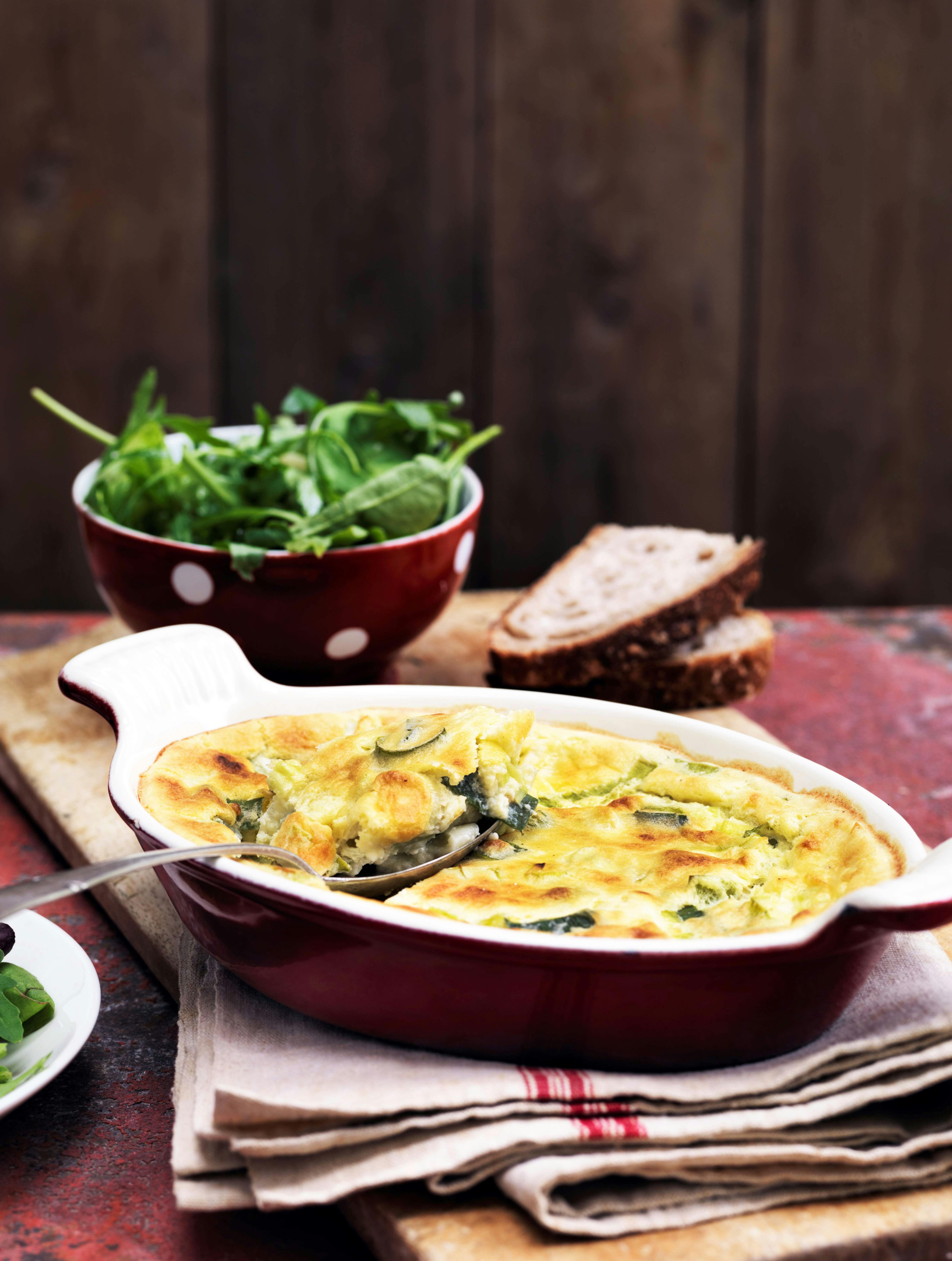 Porregratin med grøn salat