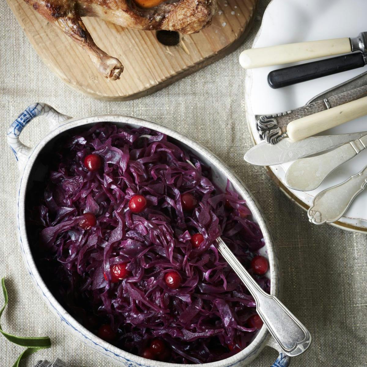 Lækker rødkål til anden. Find opskriften her!