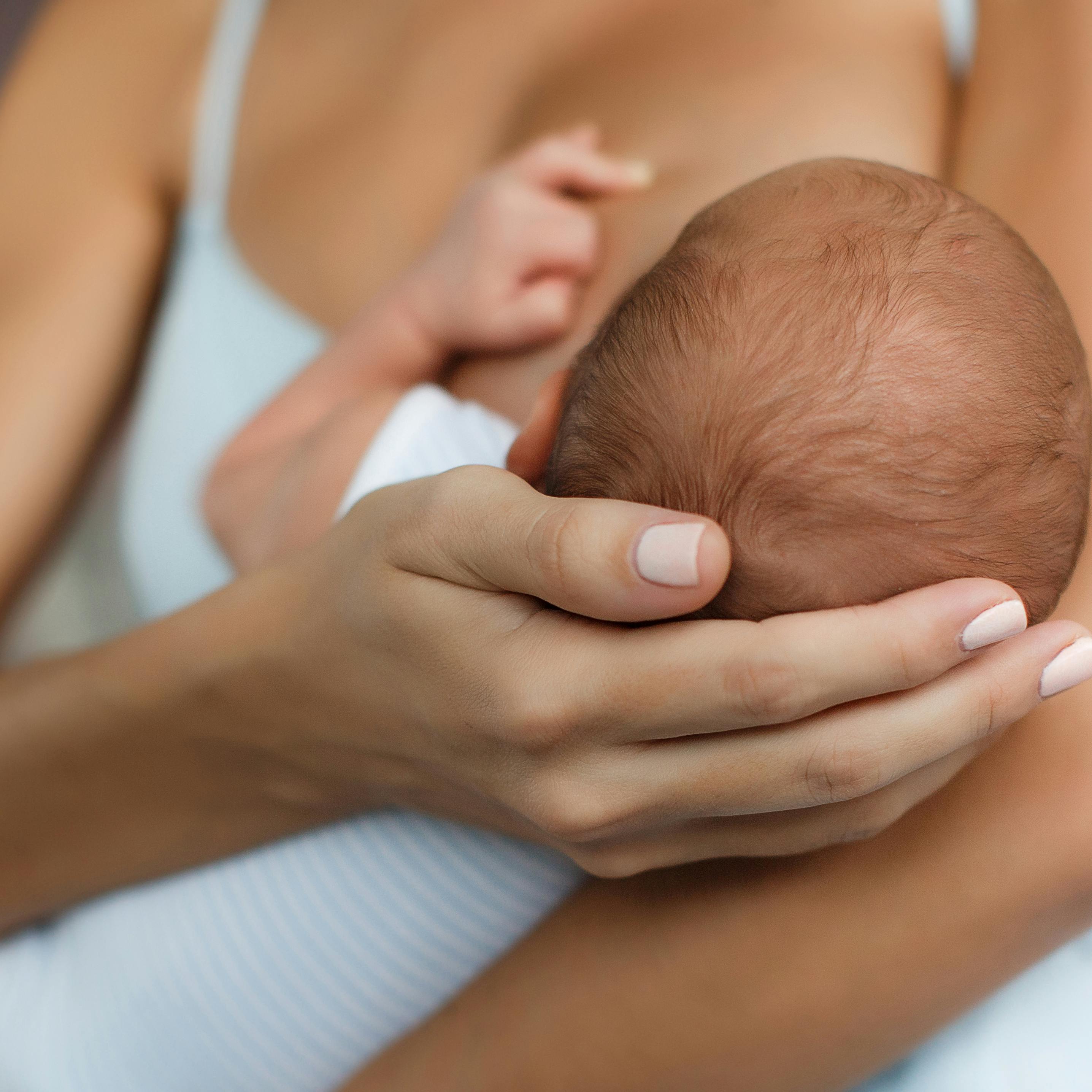 Amning: Sådan undgår du, at baby gylper