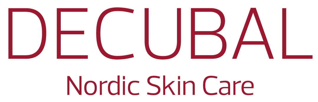 https://imgix.femina.dk/2024-04-30/Decubal-Logo_Payoff_RED_RGB-%281%29.png
