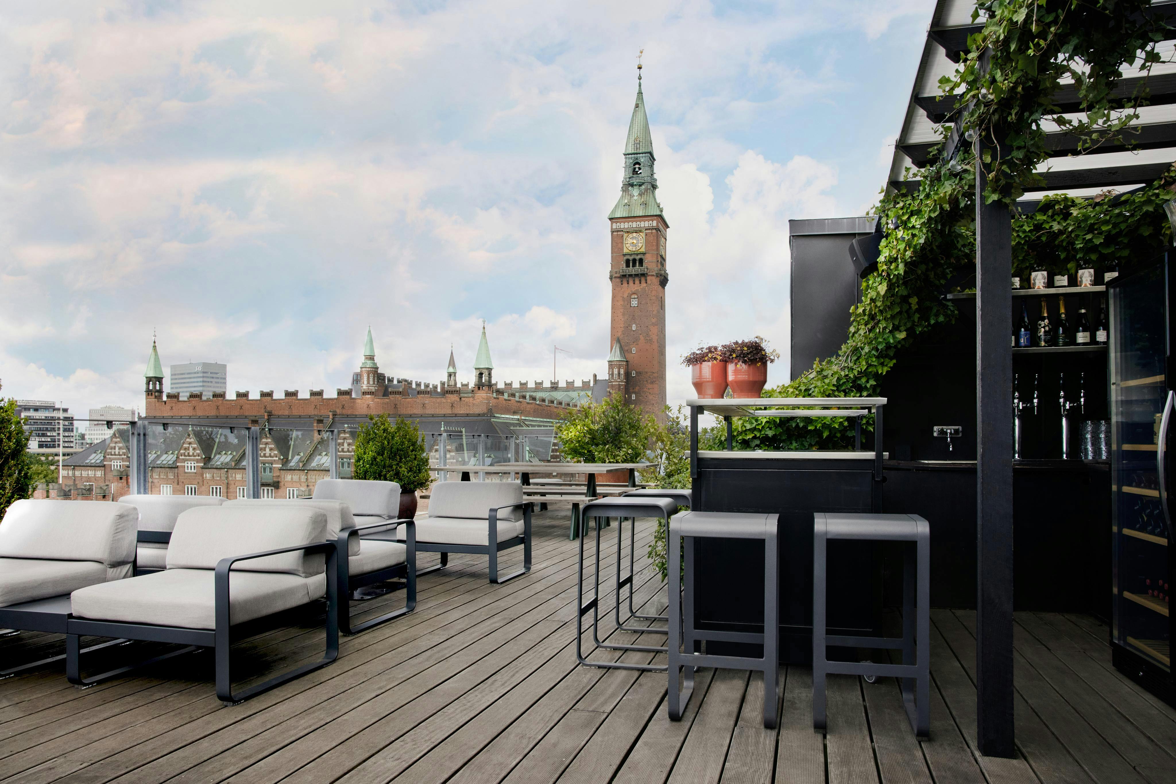 https://imgix.femina.dk/2024-05-14/Hotel-Danmark_Rooftop-Terrace-%286%29-%281%29.jpg