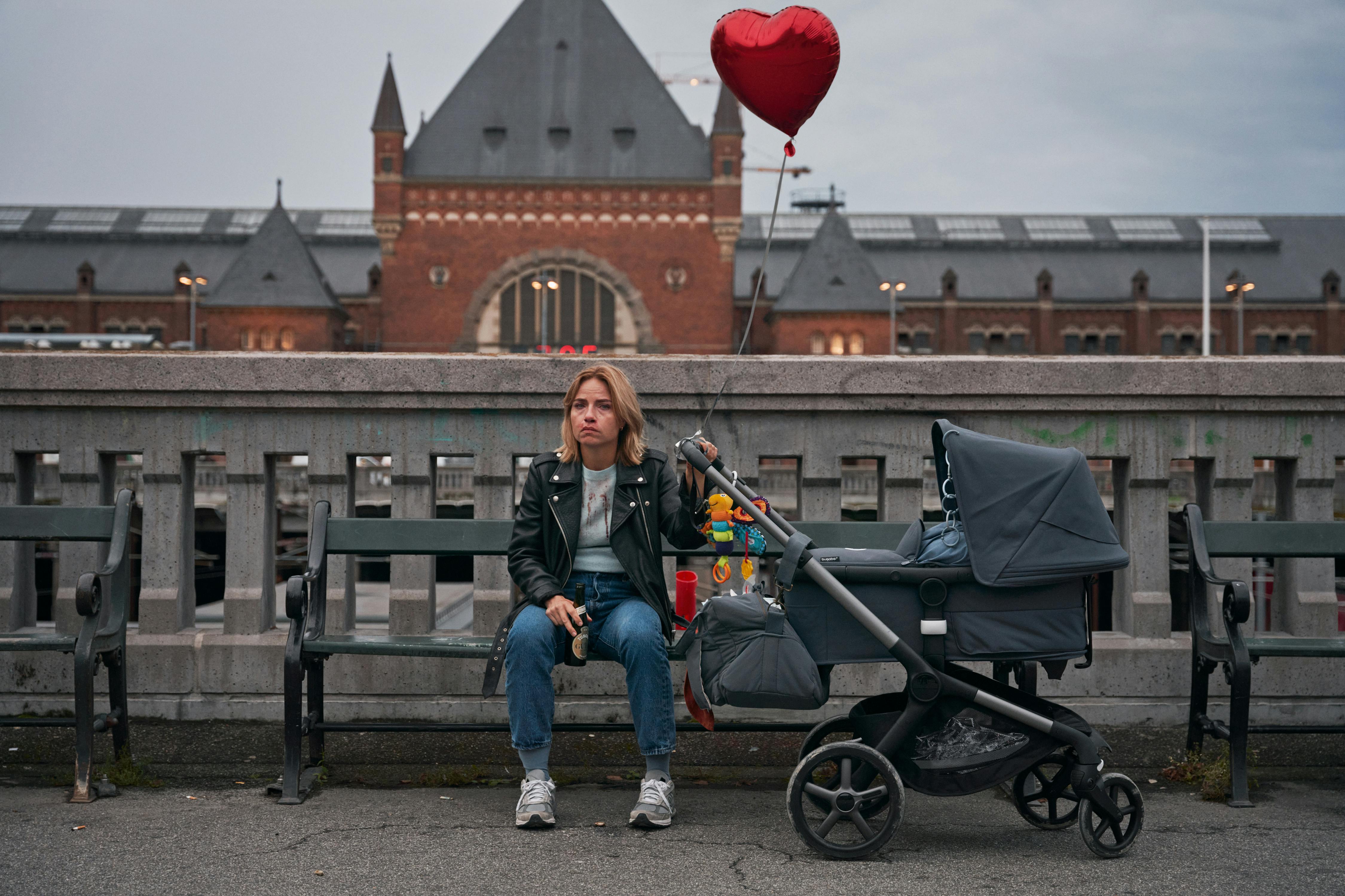 https://imgix.femina.dk/2024-07-03/Baby-Fever-S2_186_Nikolaj_Netflix.jpg%2CBaby-Fever-S2_186_Nikolaj_Netflix.jpg